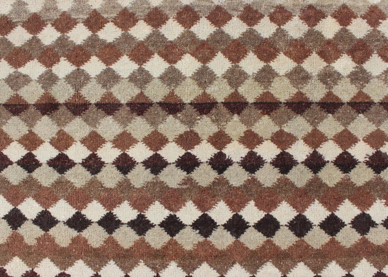 MidCentury Modern Rug with AllOver Horizontal Diamond Pattern in