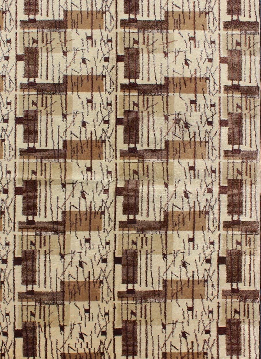 Mid-Century Modern rug with jagged stripes and blocks design in shades of brown. Keivan Woven Arts / rug TU-MTU-136550, country of origin / type: Turkey / Oushak, circa mid-20th century.

This rug captures the spirit of the Mid-Century Modern