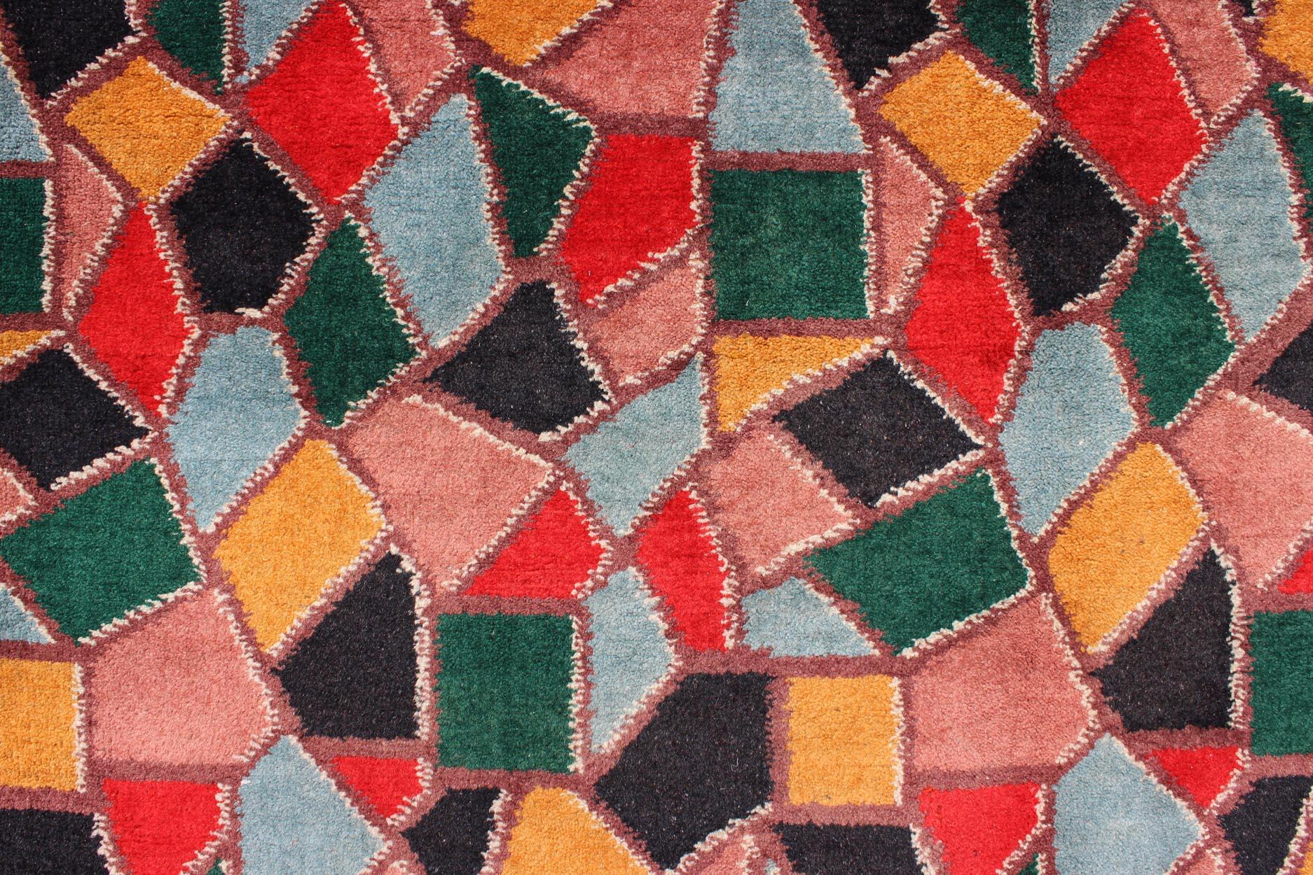 Moderner Teppich aus der Mitte des Jahrhunderts, inspiriert von Buntglas und einzigartiger Komplexität im Angebot 1