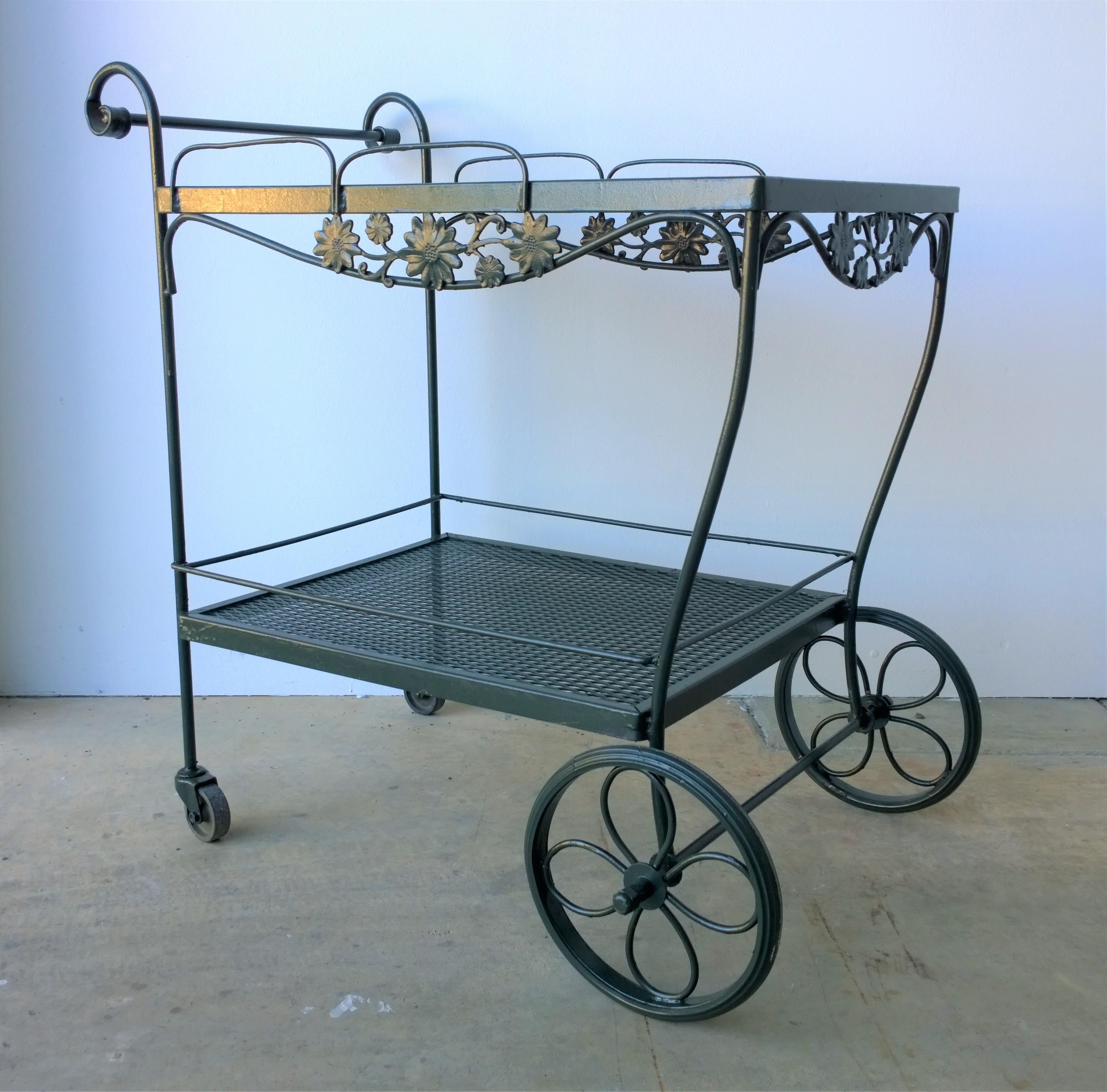 Mid-Century Modern Painted Russell Woodard Arnold Palmer Patio Bar / Drinks Cart In Good Condition In Houston, TX