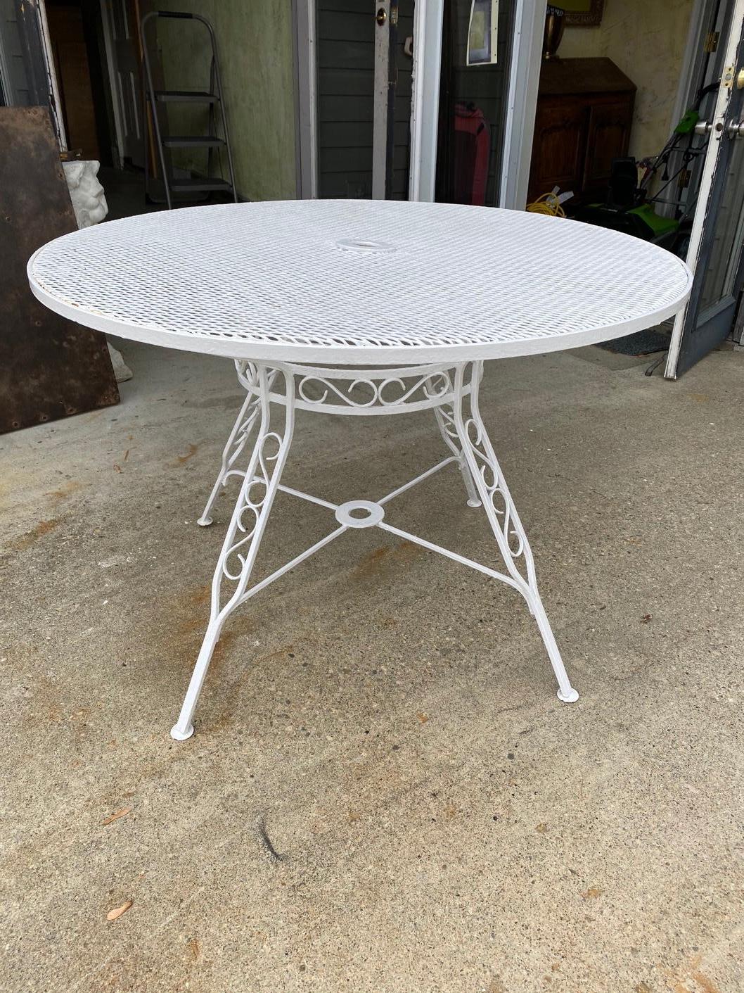American Check Mid-Century Modern Russell Woodard Style Patio Dining Table