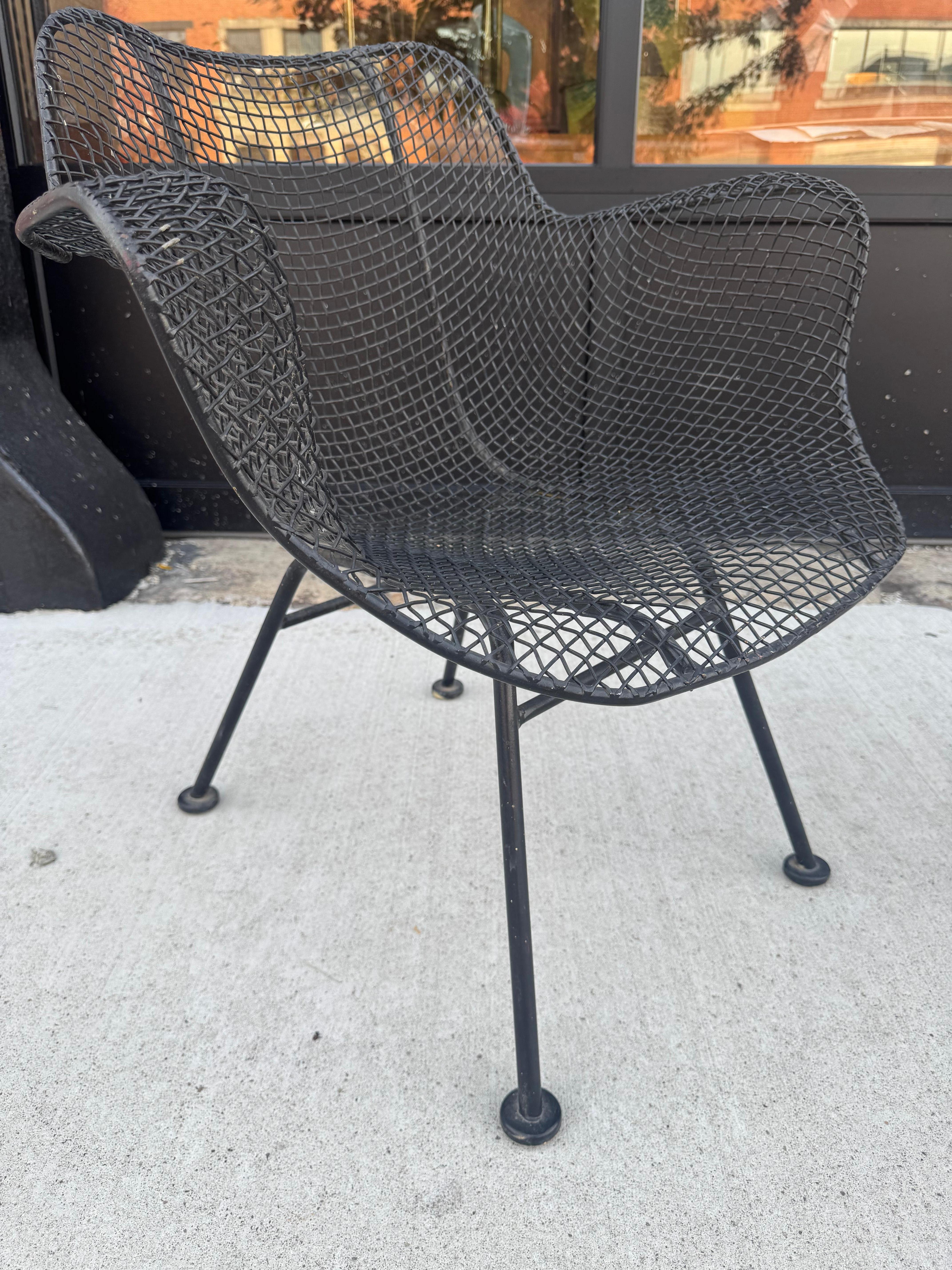 Peint Chaises à accoudoirs Russell Woodard pour l'extérieur et l'intérieur en vente
