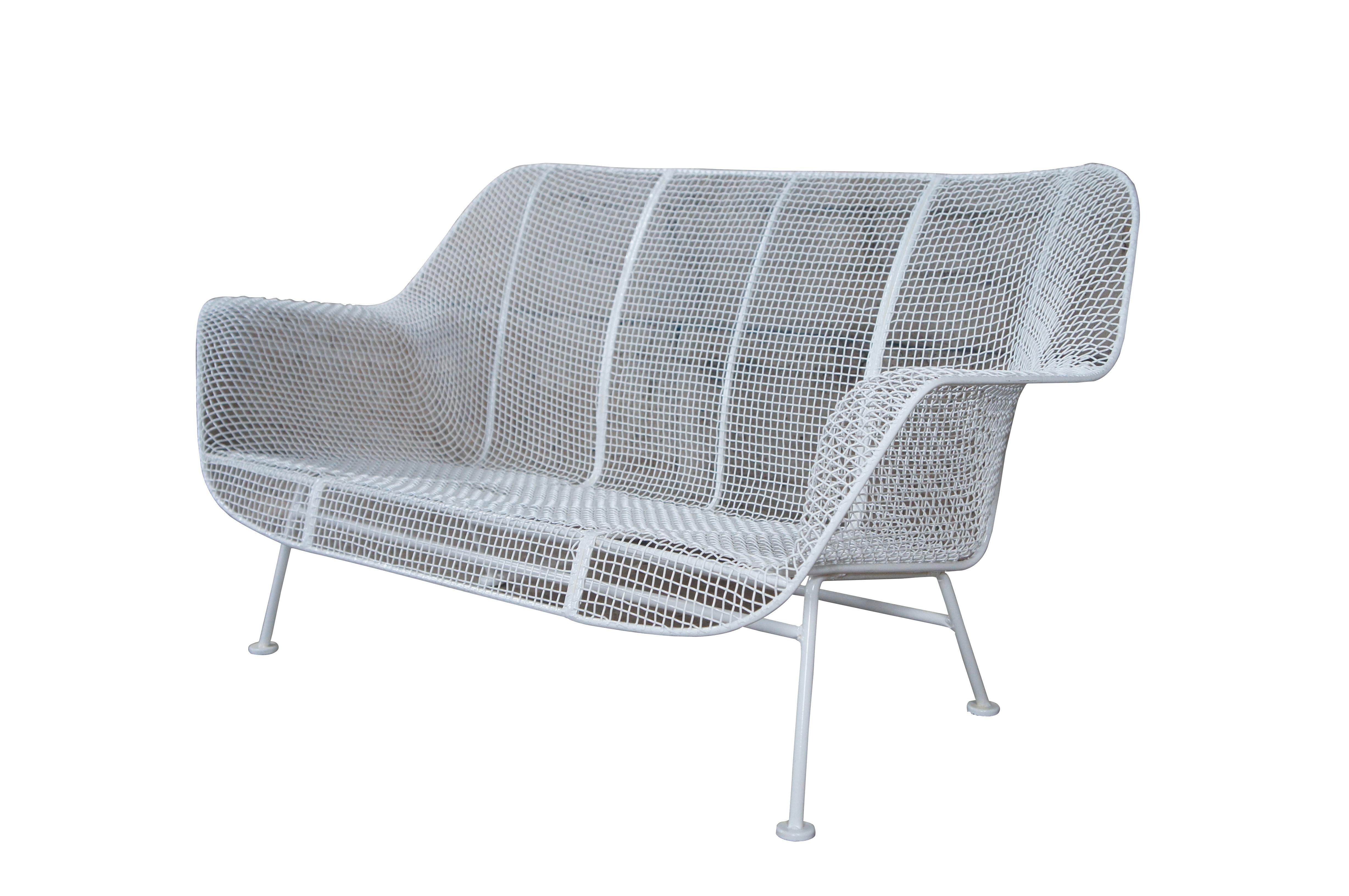 Mid-Century Modern Canapé de patio en maille Sculptura mi-siècle moderne Russell Woodard, 52 po. en vente