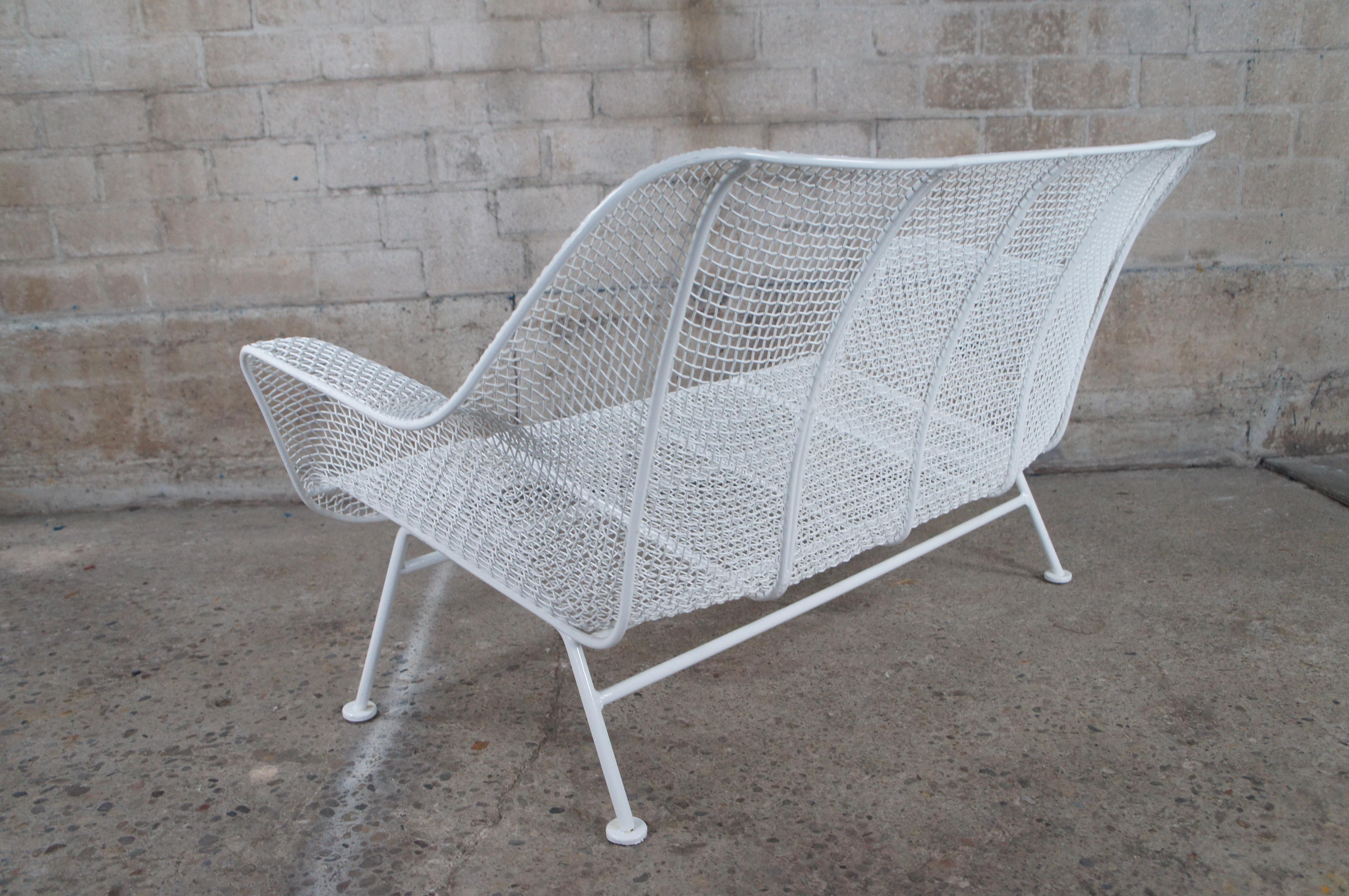 Canapé de patio en maille Sculptura mi-siècle moderne Russell Woodard, 52 po. en vente 2