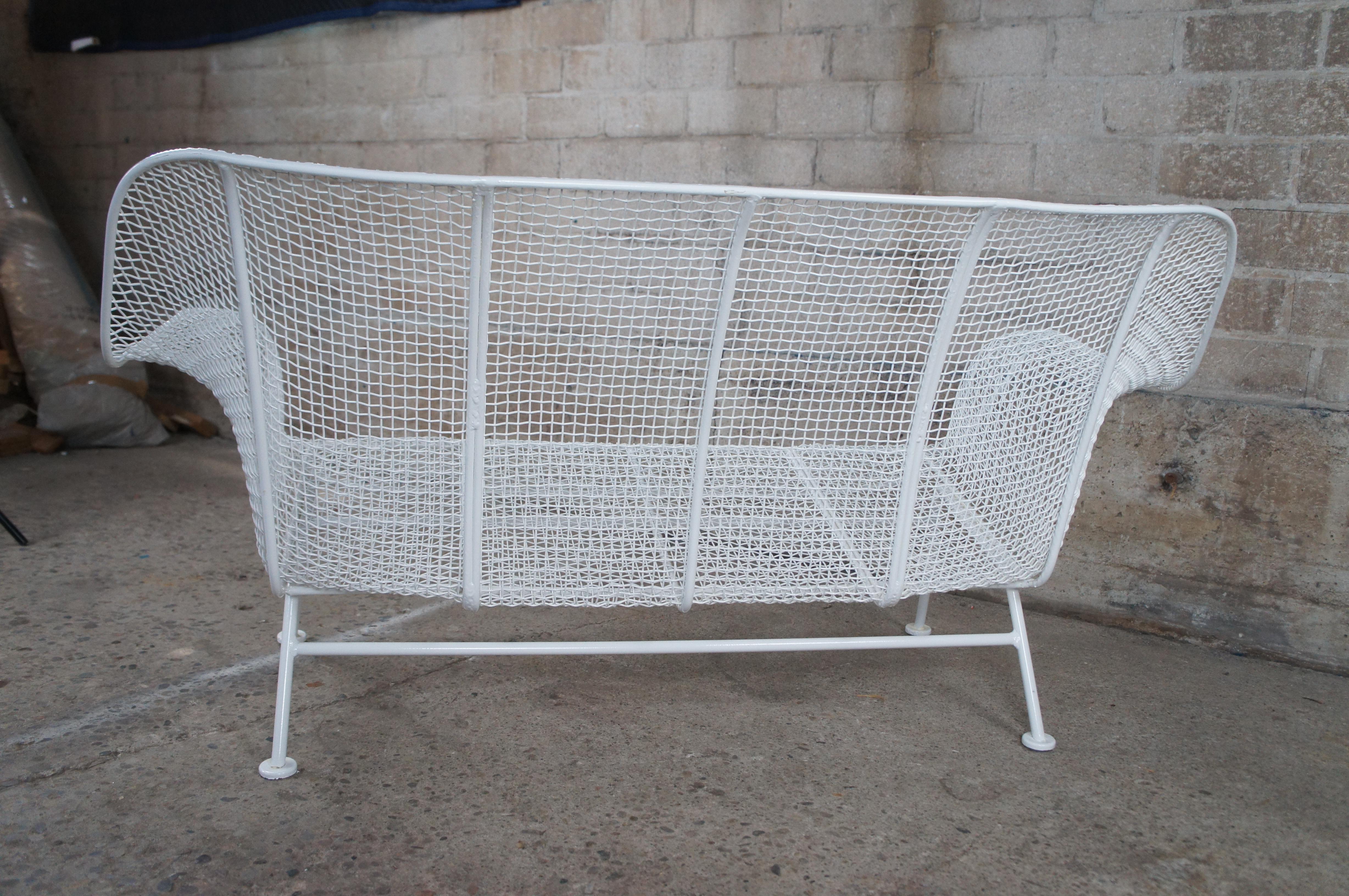 Canapé de patio en maille Sculptura mi-siècle moderne Russell Woodard, 52 po. en vente 3