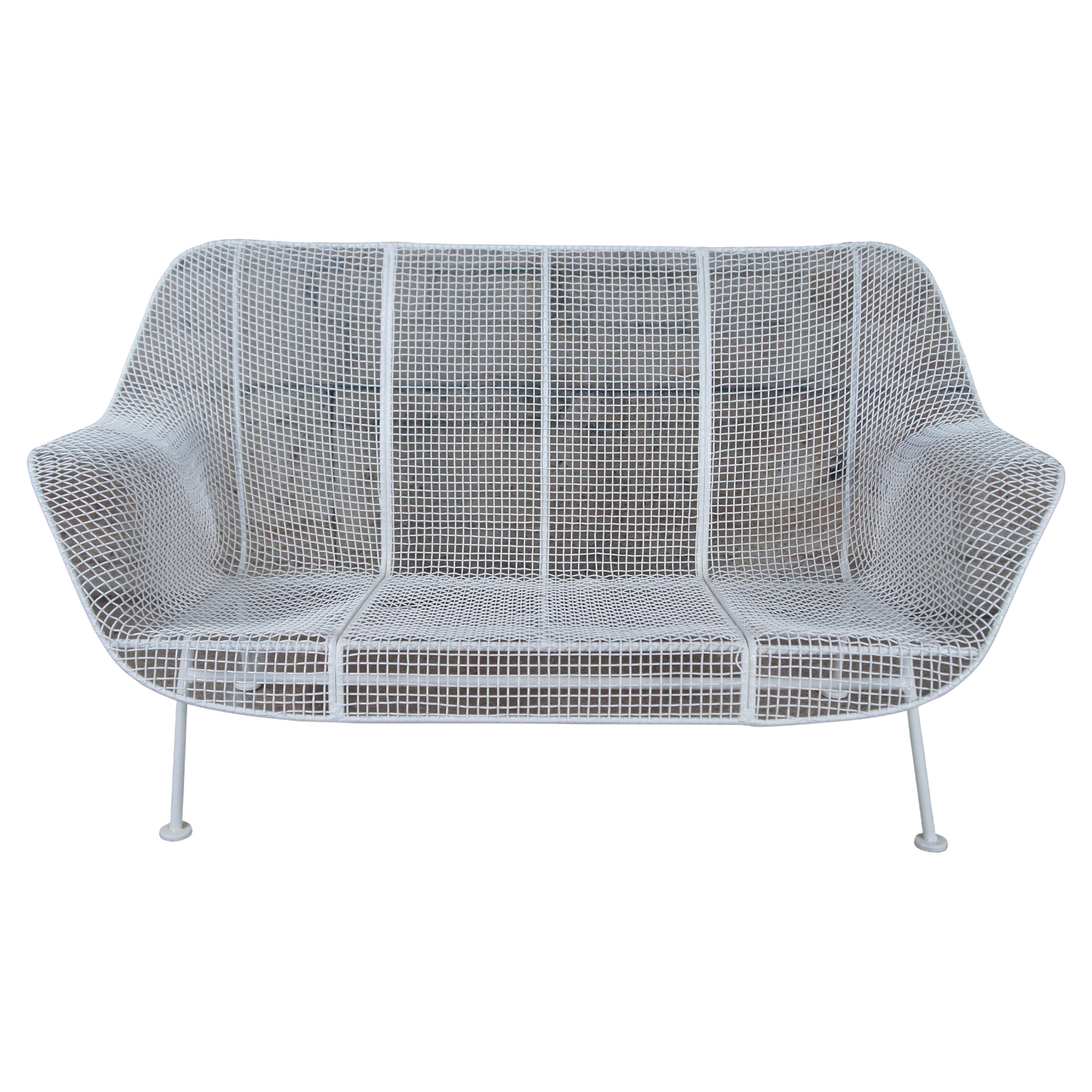 Mid century modern Russell Woodard Sculptura bench / settee / loveseat.  Made of wrought iron and mesh featuring a sculptured ergonomic design.

Dimensions:
52