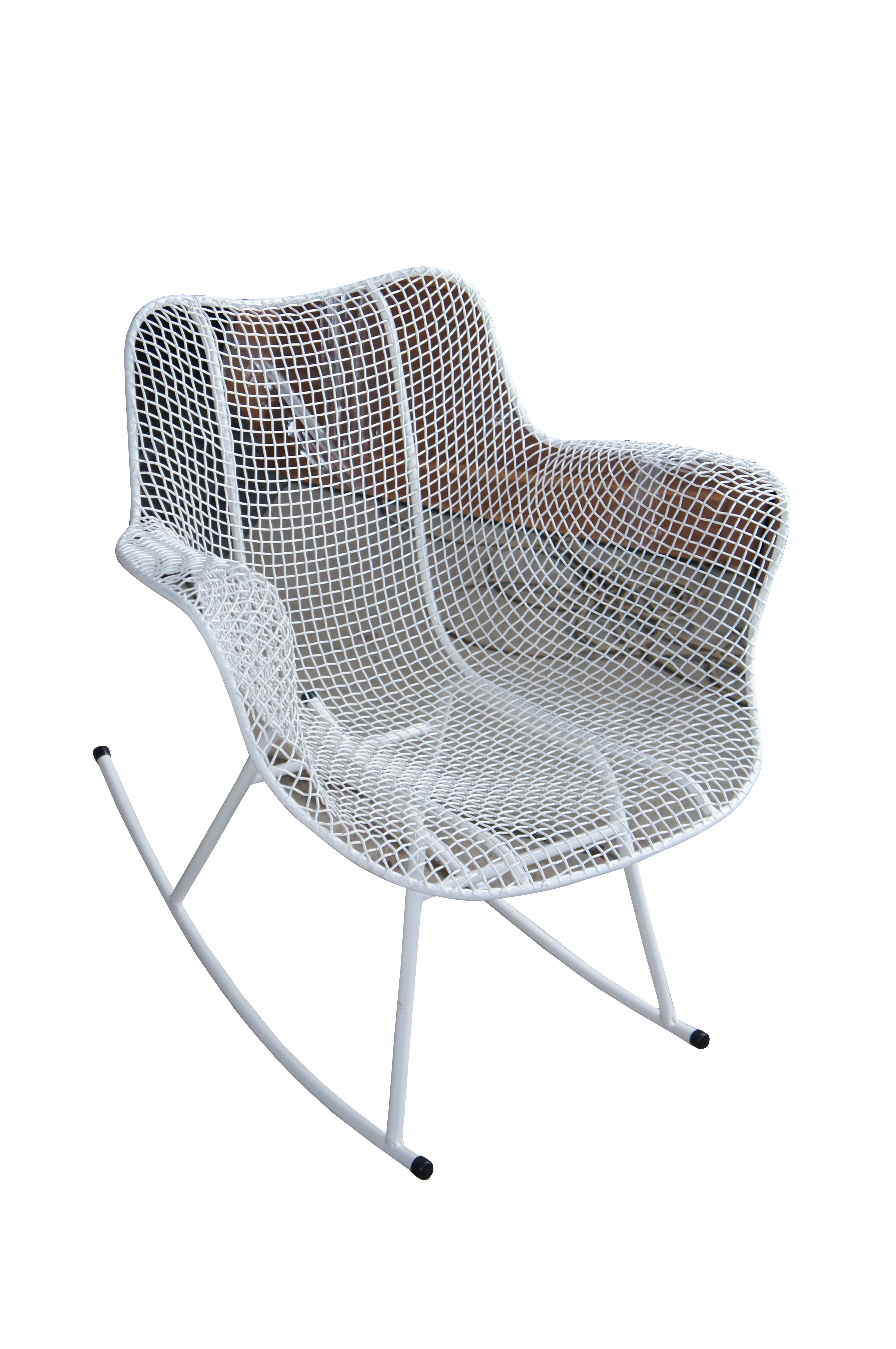 Mid-Century Modern Russell Woodard Mid Century Modern Sculptura Mesh Patio Settee & Rocking Chair For Sale