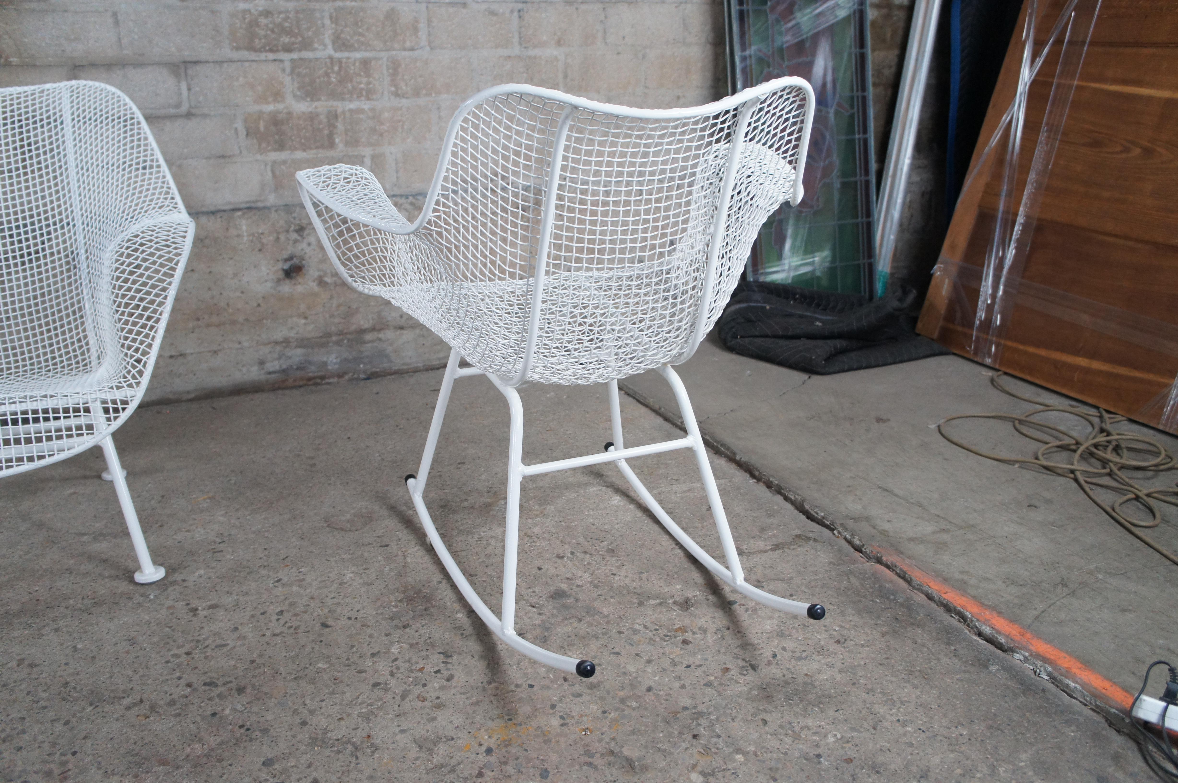 Russell Woodard Mid Century Modern Sculptura Mesh Patio Settee & Rocking Chair For Sale 1