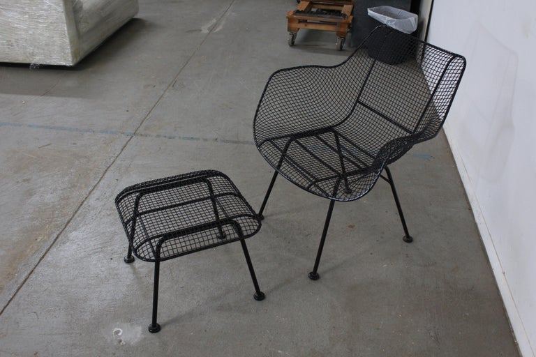 20th Century Mid-Century Modern Russell Woodard Sculptura Outdoor Mesh Iron Lounge Chair For Sale