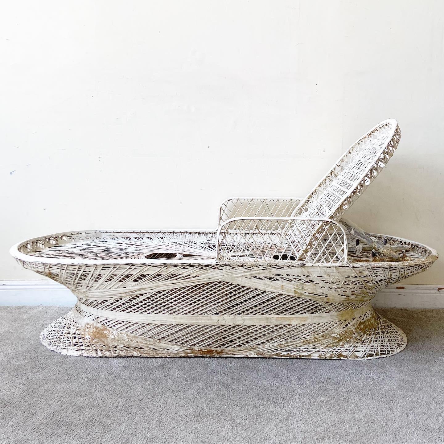 Exceptionnelle chaise de salon Russell Woodard en fibre de verre filée. Le motif tissé exceptionnel offre une structure solide.
   