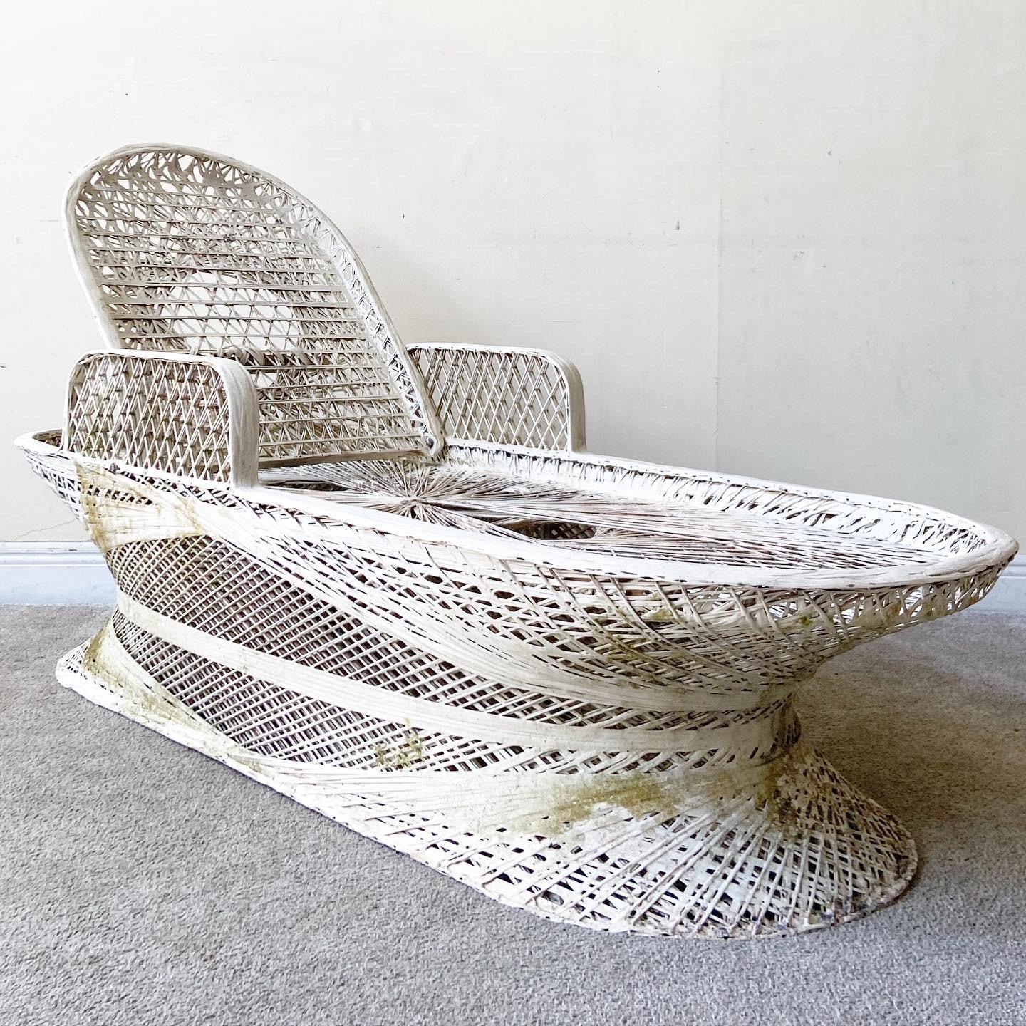 Mid-Century Modern Mid Century Modern Russell Woodard Spun Fiberglass Chaise Lounge Chair For Sale