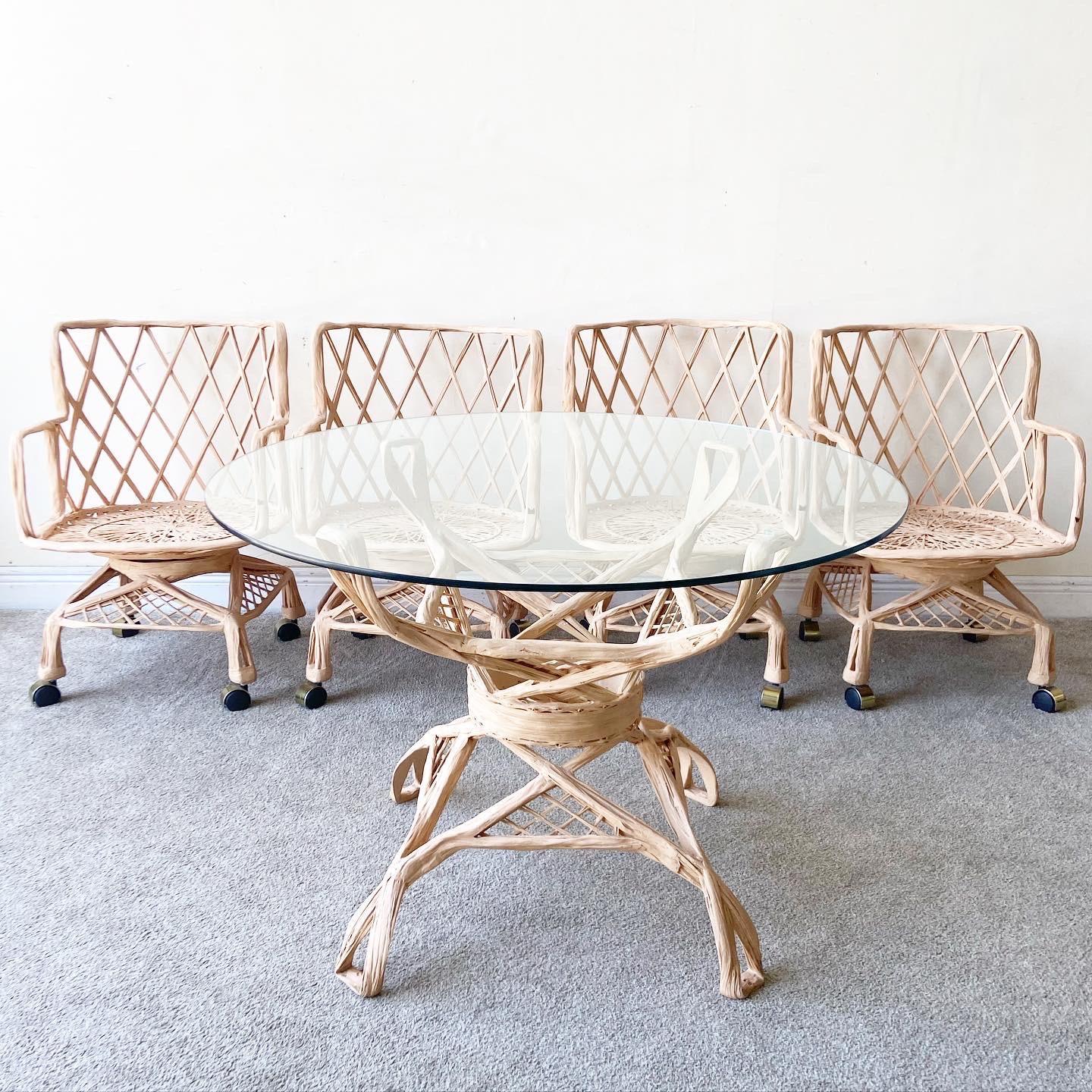 Incredible mid century modern spun fiberglass dining set by Russell Woodard. Set features 4 chairs on coasters with a glass top dining table. Chairs still have the original “W” logo on them.



Table measures 42”D, 28.5”H Seat Height: 15.5 in