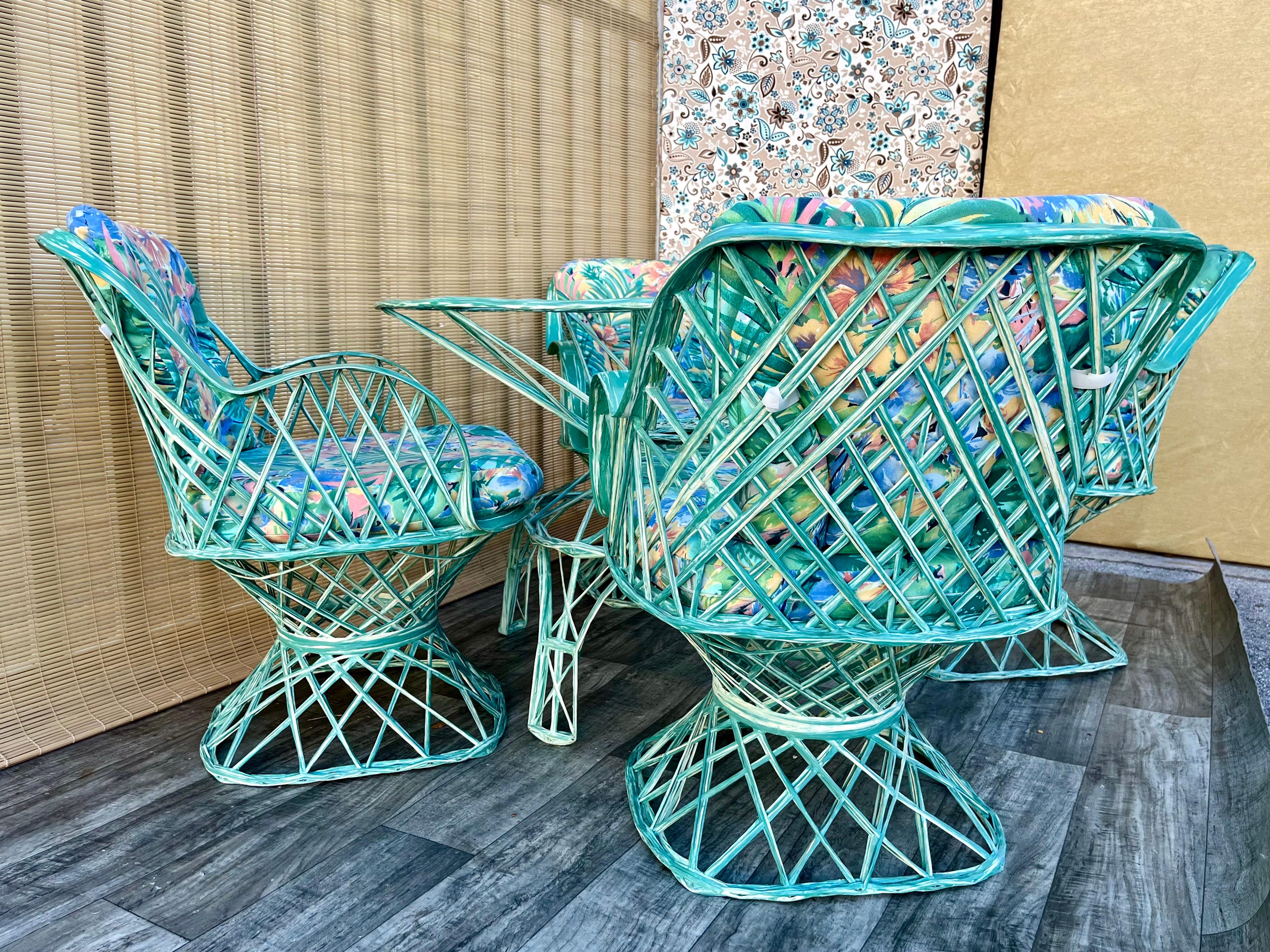 MId-Century Modern Russell Woodard Spun Fiberglass Outdoor Dining Set C. 1970s In Good Condition For Sale In Miami, FL