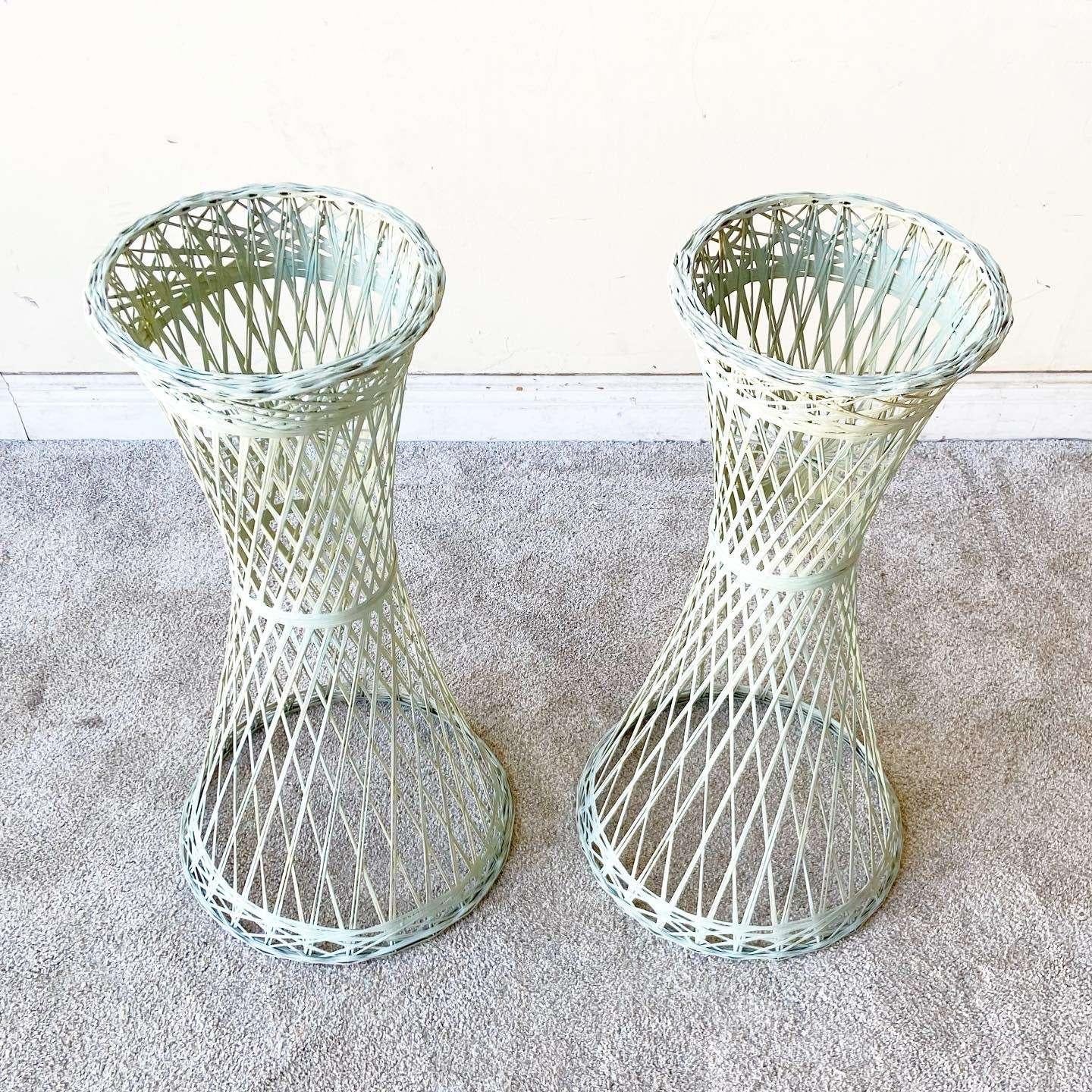 Mid Century Modern Russell Woodard Spun Fiberglass Plant Stands - a Pair In Good Condition For Sale In Delray Beach, FL