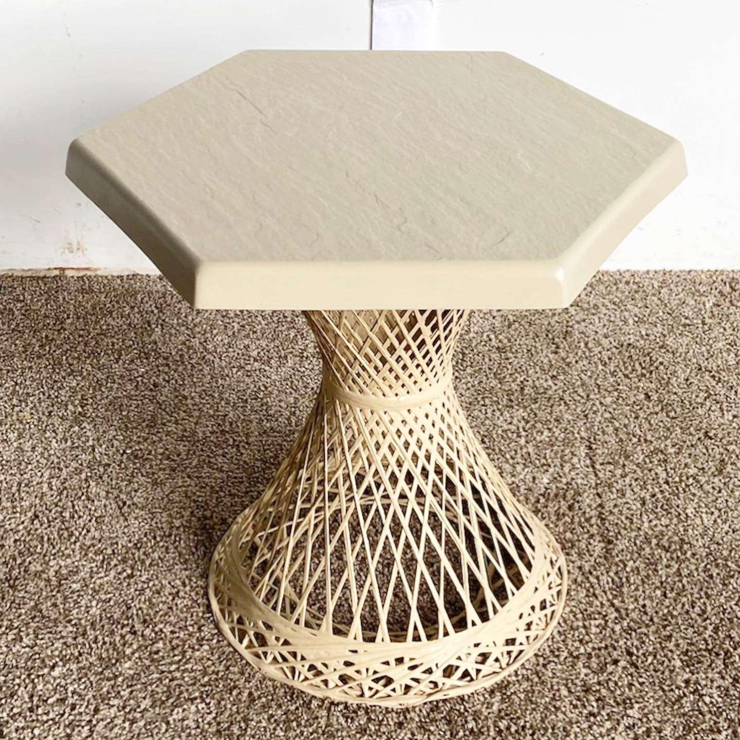 Mid-Century Modern Table d'appoint Russell Woodard en fibre de verre filée mi-siècle moderne en vente