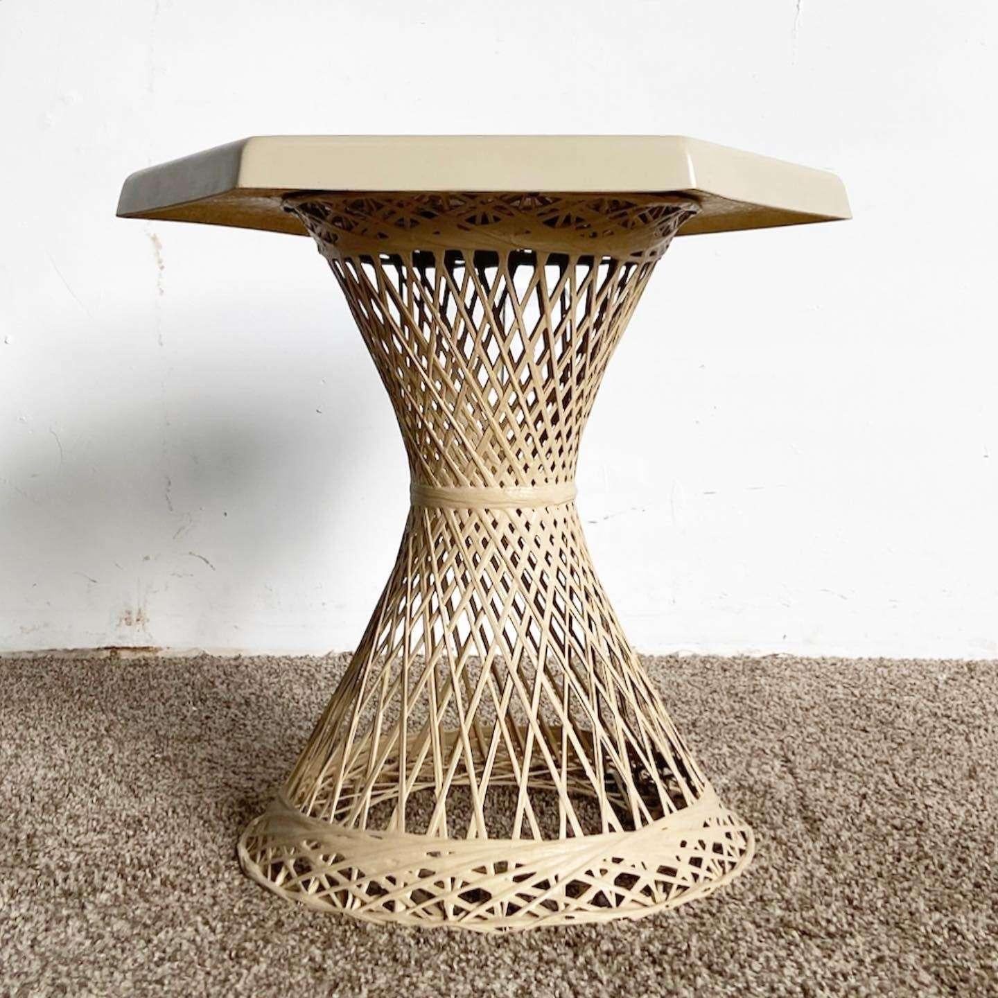 Table d'appoint Russell Woodard en fibre de verre filée mi-siècle moderne Bon état - En vente à Delray Beach, FL