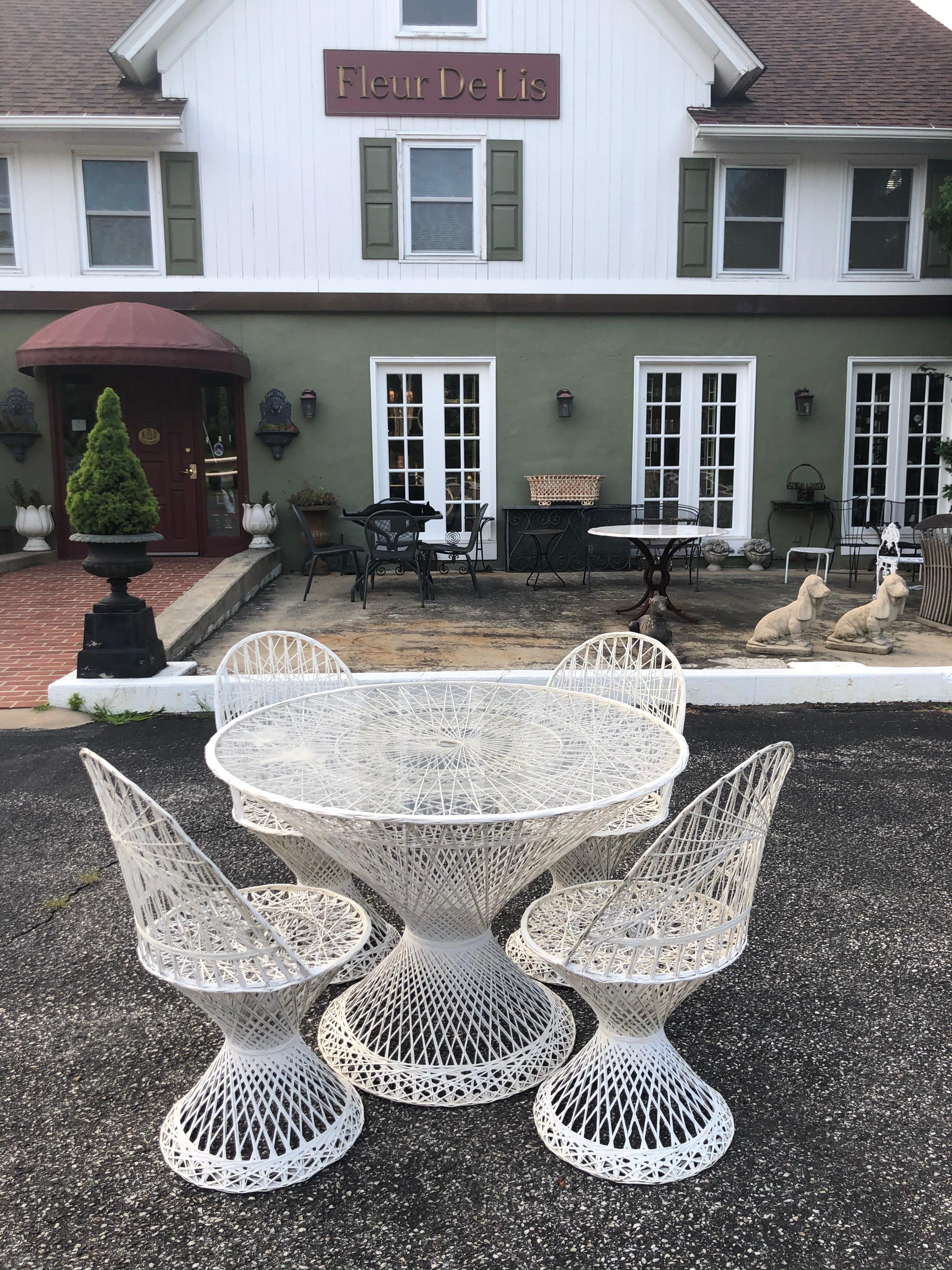 Mid-Century Modern Russell Woodard spun fiberglass table and chairs.
Perfect for in or outdoors. A thick round glass top adorns this sculptural table and chair set.
Round cushions can be ordered easily on line .