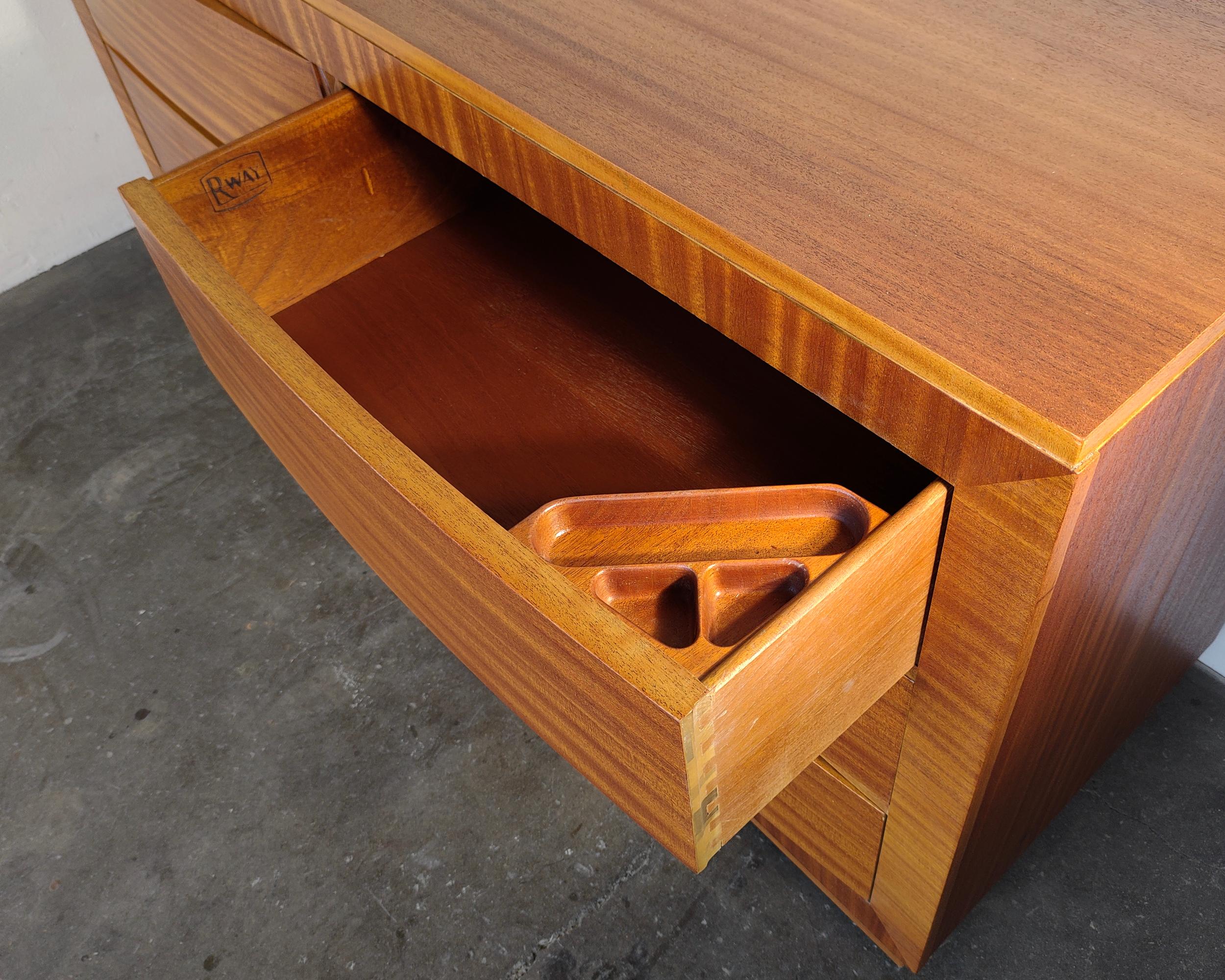 Mid-Century Modern Rway Mahogany Wood Lowboy Dresser For Sale 2