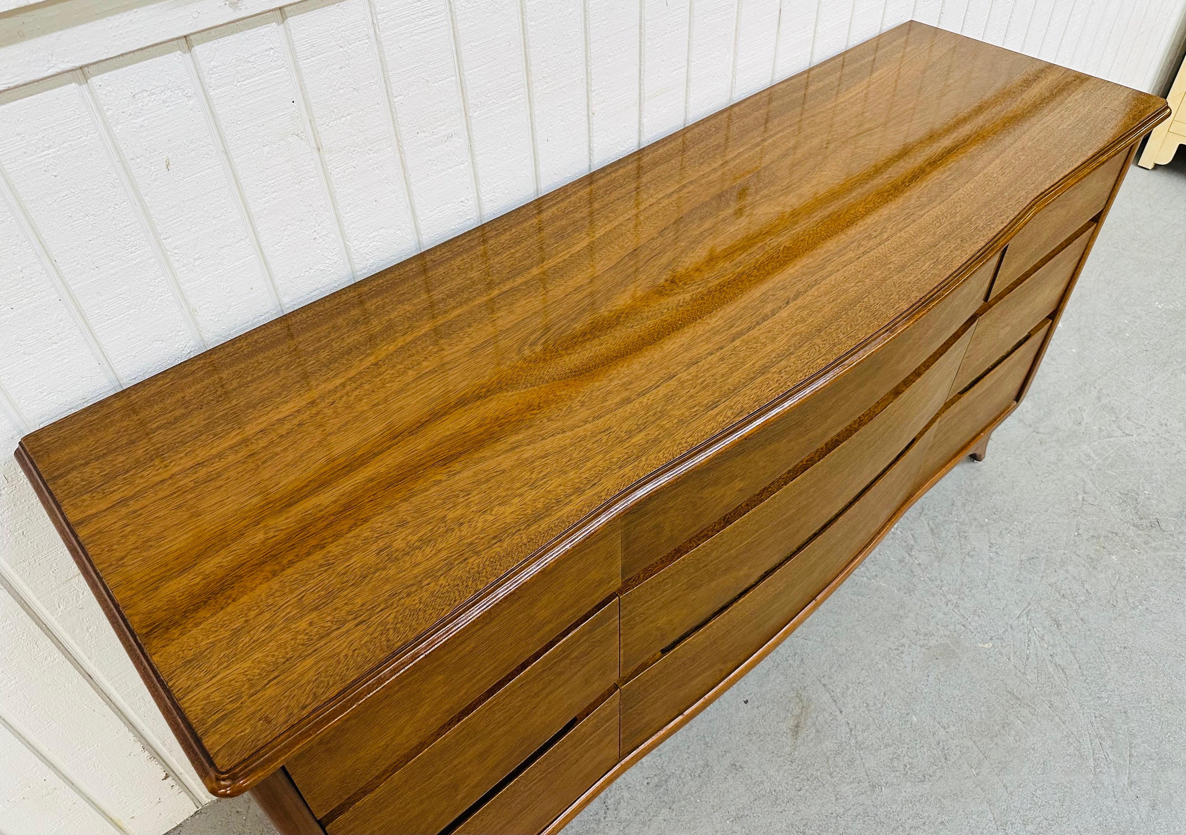 Mid-Century Modern Rway Walnut Triple Dresser In Good Condition In Clarksboro, NJ