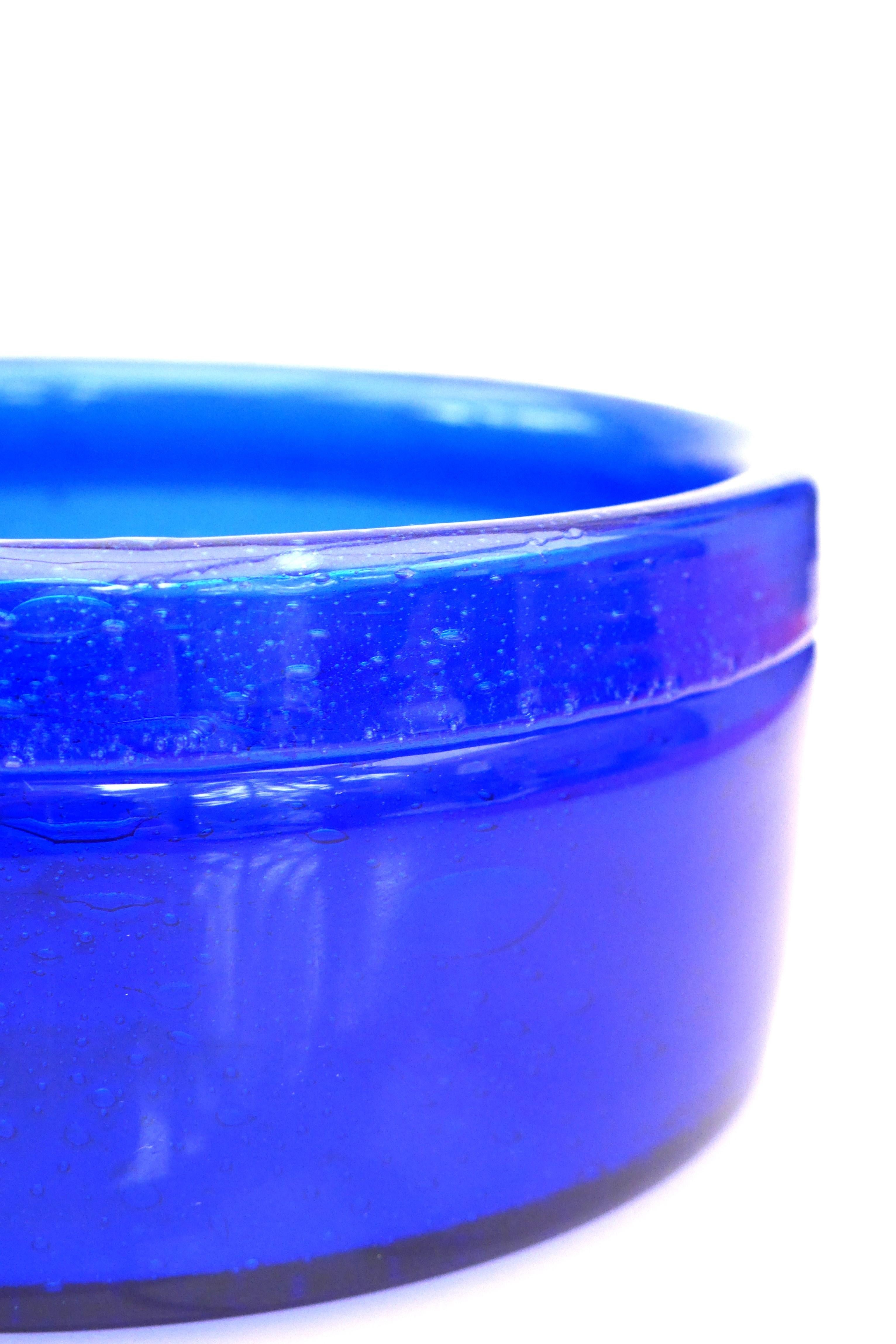 Mid-Century Modern Mid-century modern signed art glass bowl in a bright blue. Erik Höglund Boda. For Sale