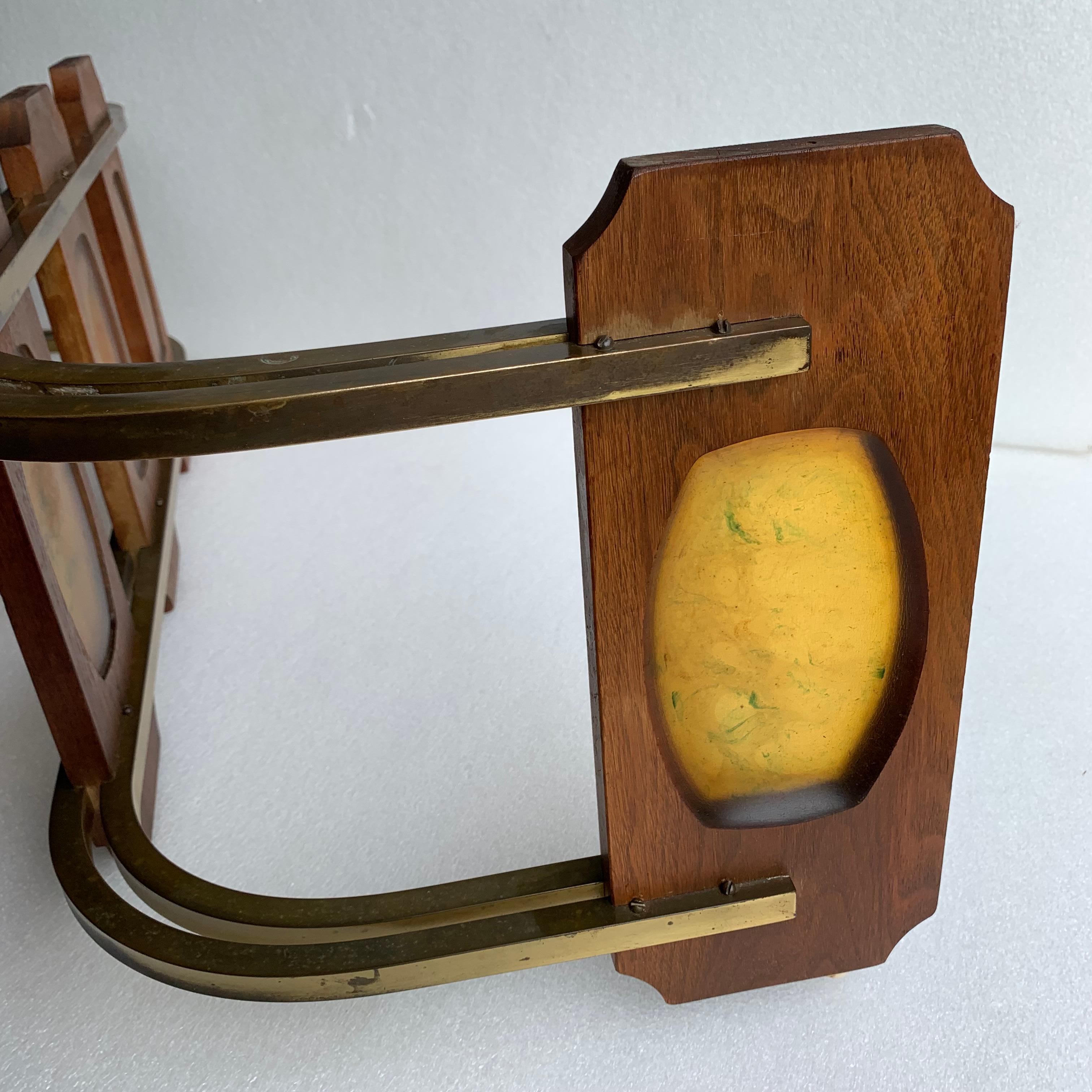Moderner S-förmiger Couchtisch aus Holz und bernsteinfarbenem Acryl aus der Jahrhundertmitte im Angebot 4