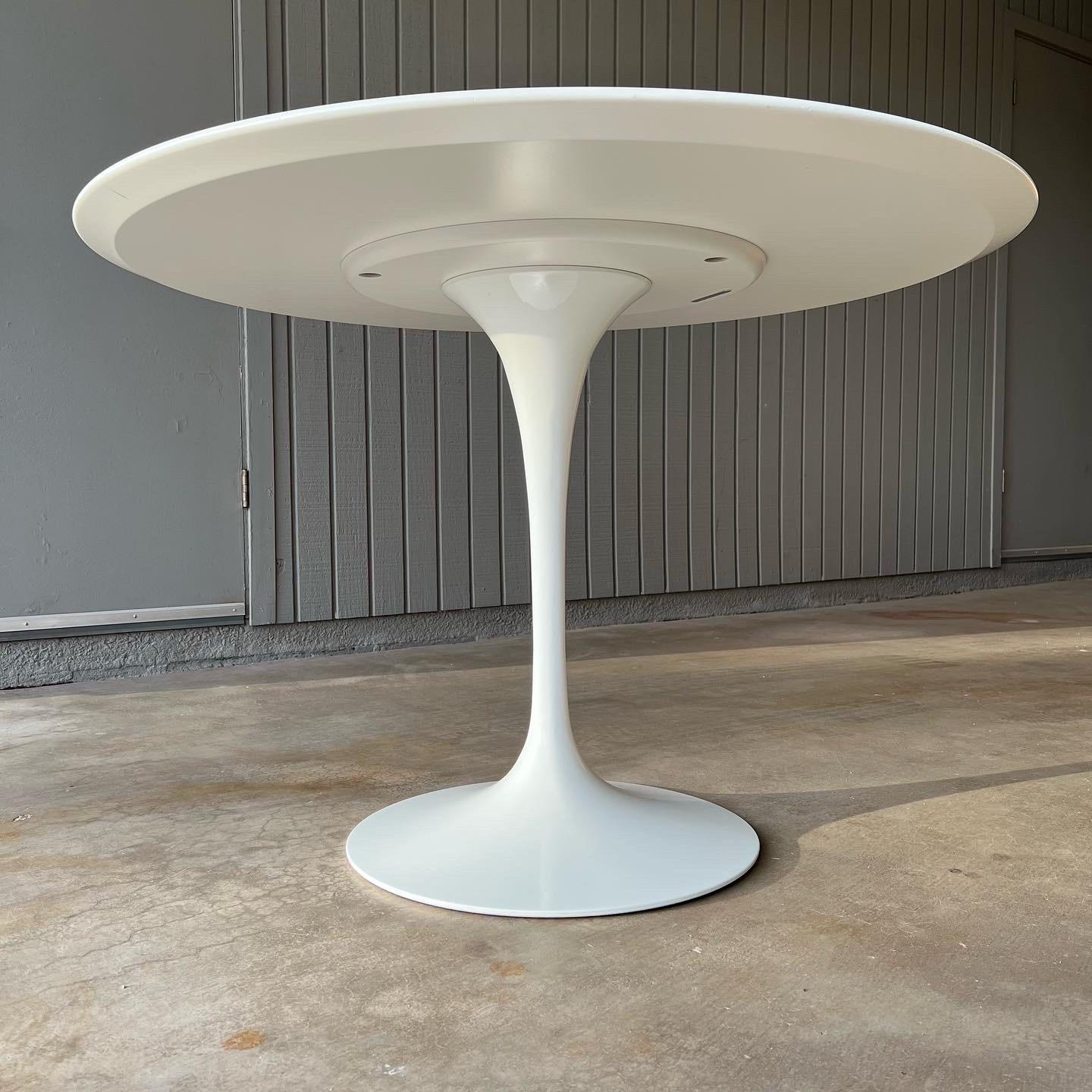 Mid-Century Modern Mid century modern Saarinen dining table newer production