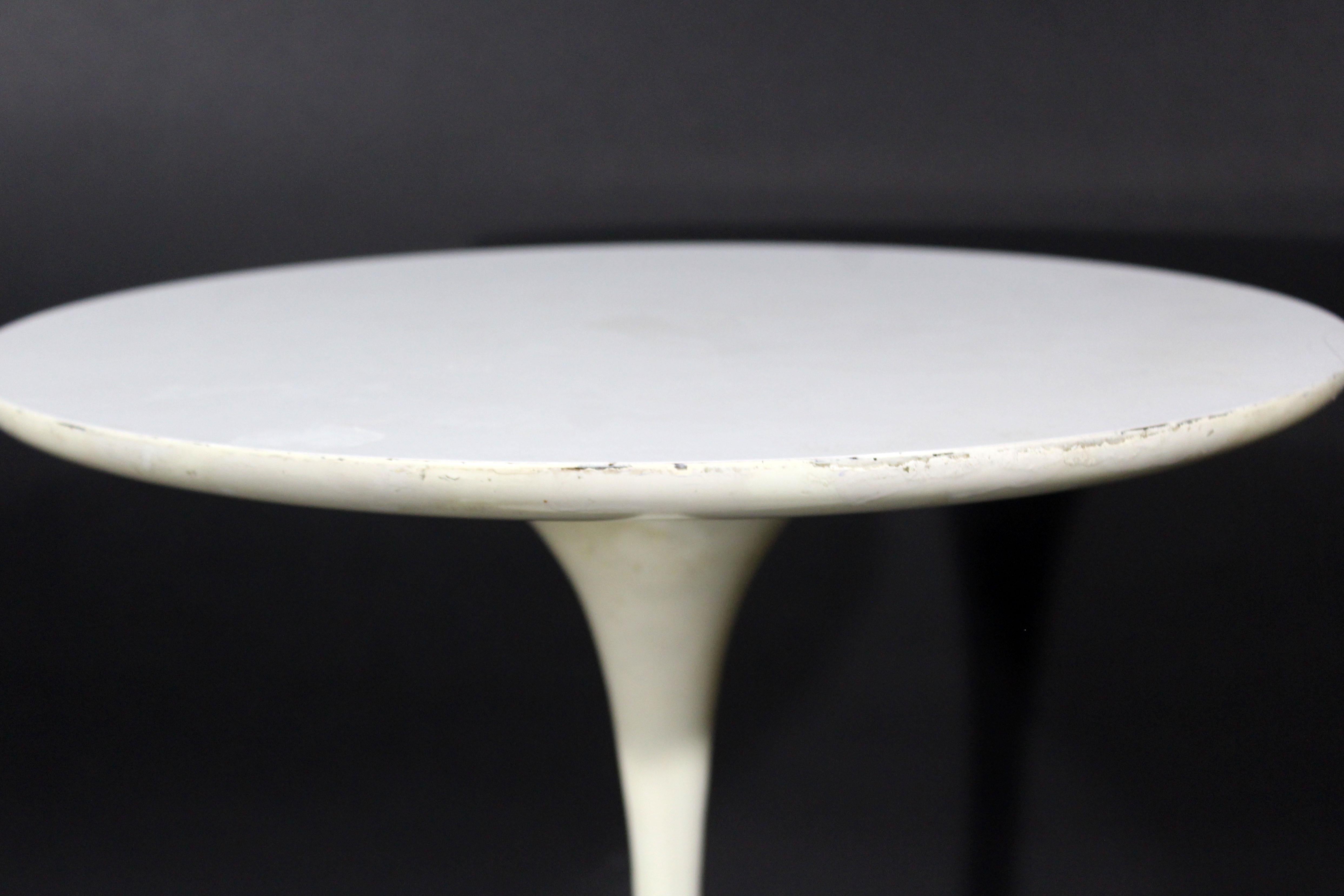 Mid-Century Modern Saarinen for Knoll Tulip Pedestal Side End Table, 1960s In Good Condition In Keego Harbor, MI