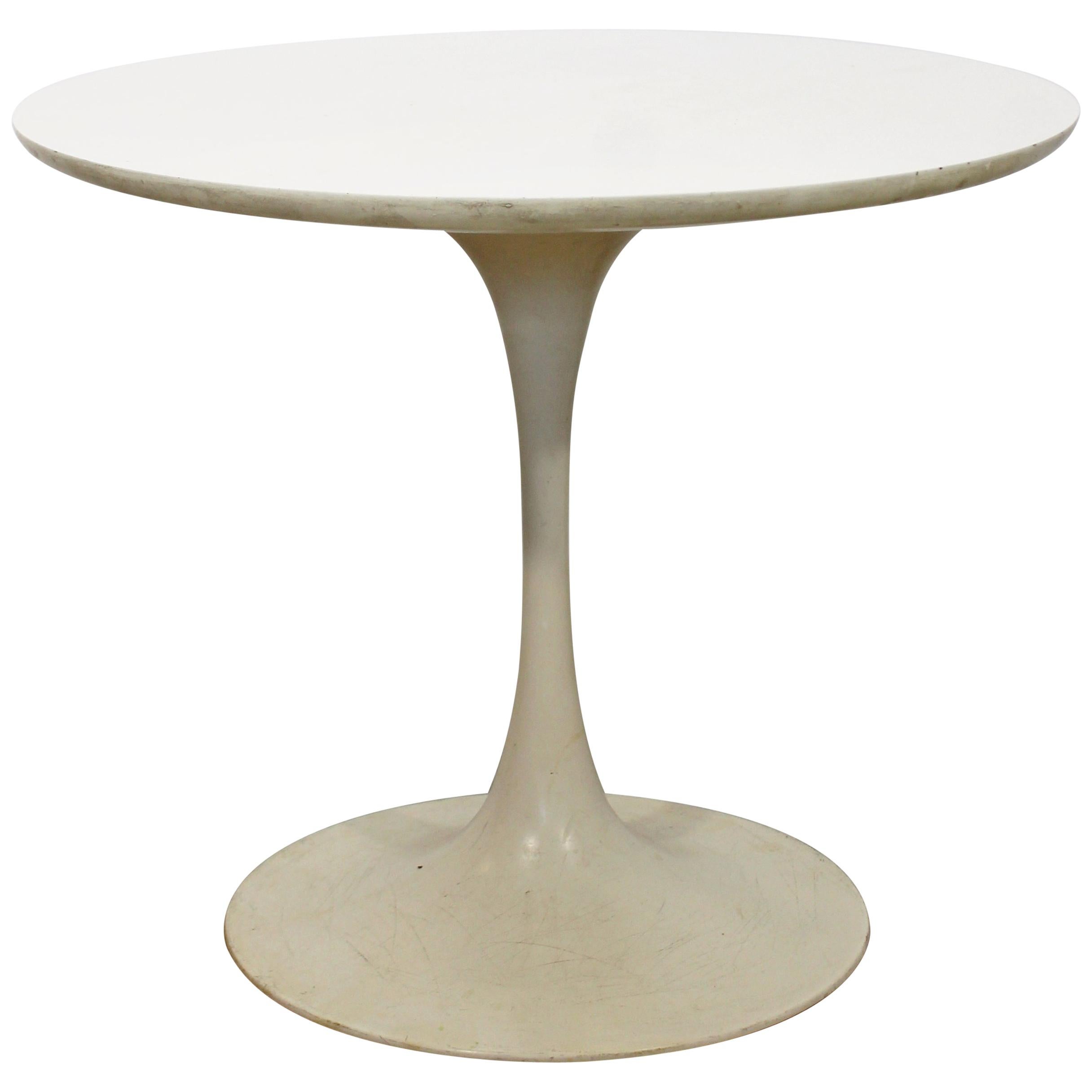 Mid-Century Modern Saarinen Knoll Style Round White Tulip Side End Table, 1960s