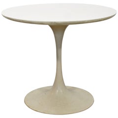 Mid-Century Modern Saarinen Knoll Style Round White Tulip Side End Table, 1960s