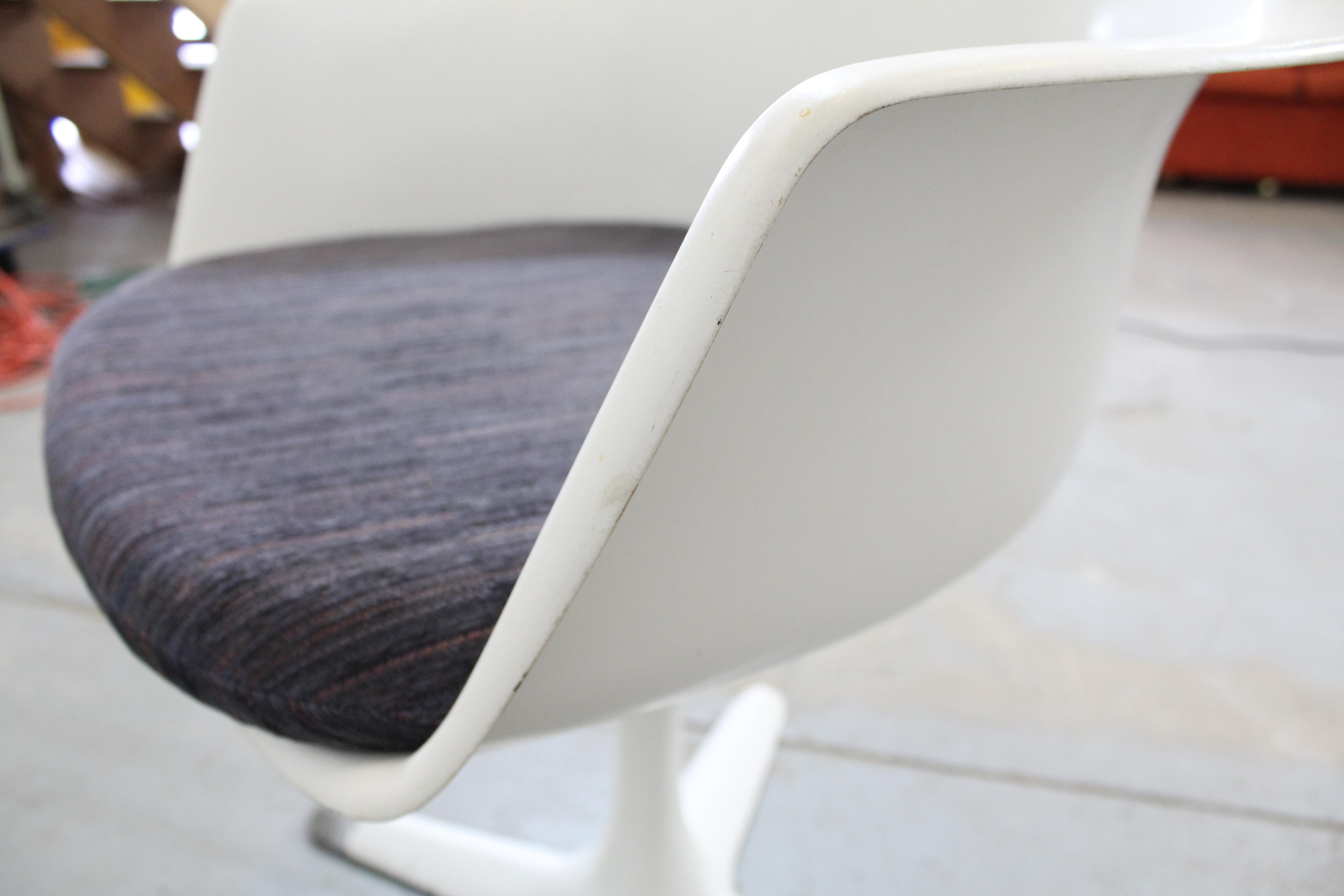 Mid-Century Modern Saarinen-Style Burke Tulip Arm Dining Chair 3