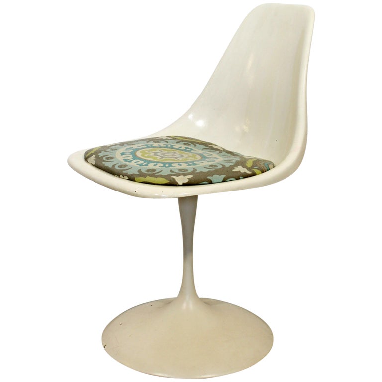 Mid-Century Modern Saarinen Style White Tulip Side Chair by Burke 1960s at  1stDibs