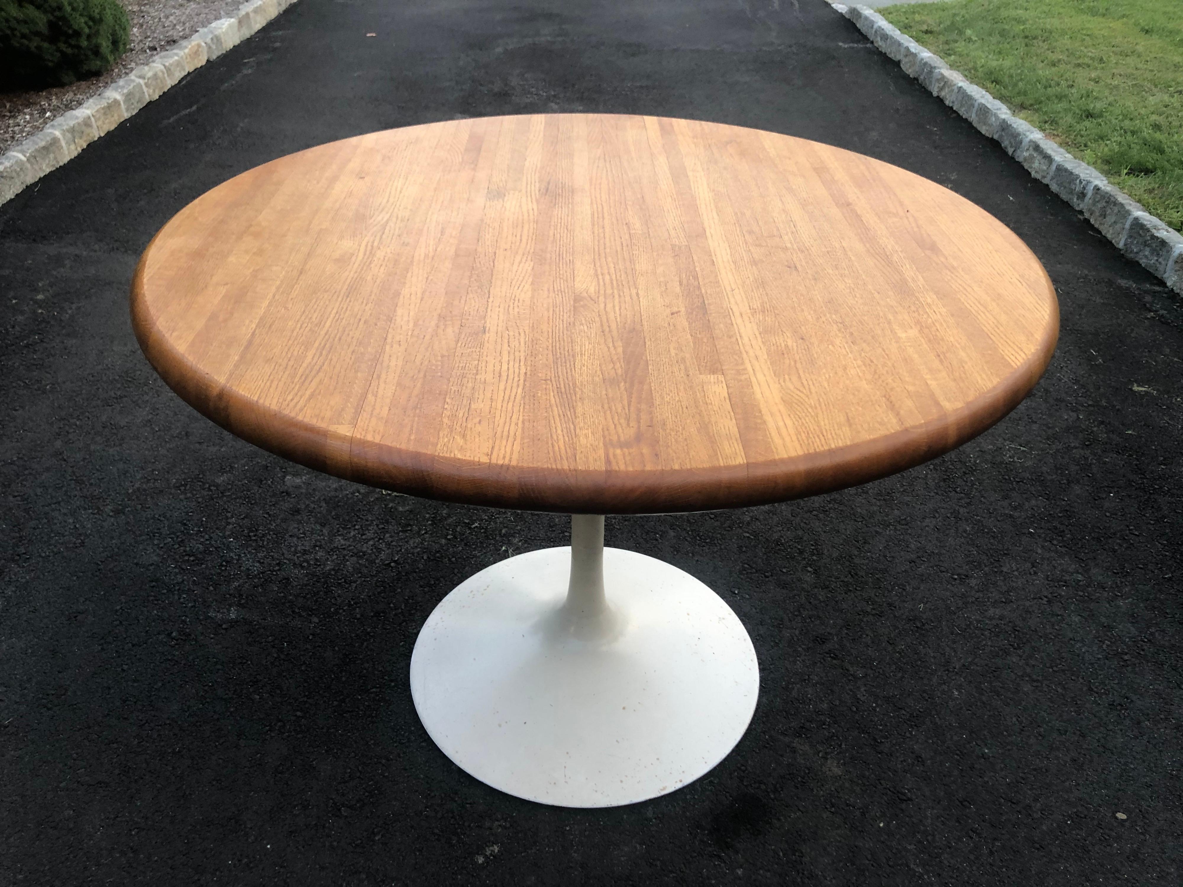 Mid-Century Modern Saarinen Tulip Table 8