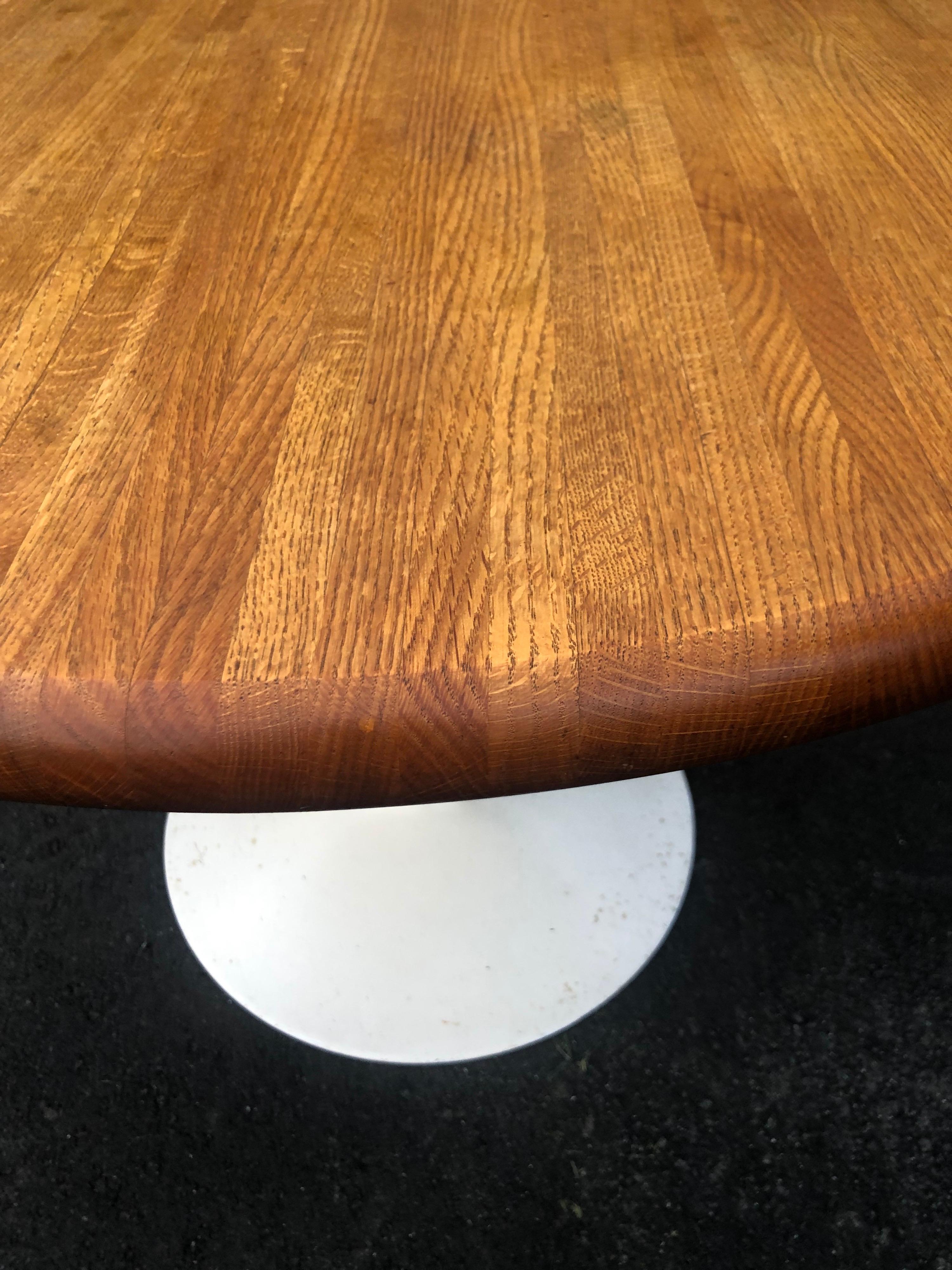 Mid-Century Modern Saarinen Tulip Table 2