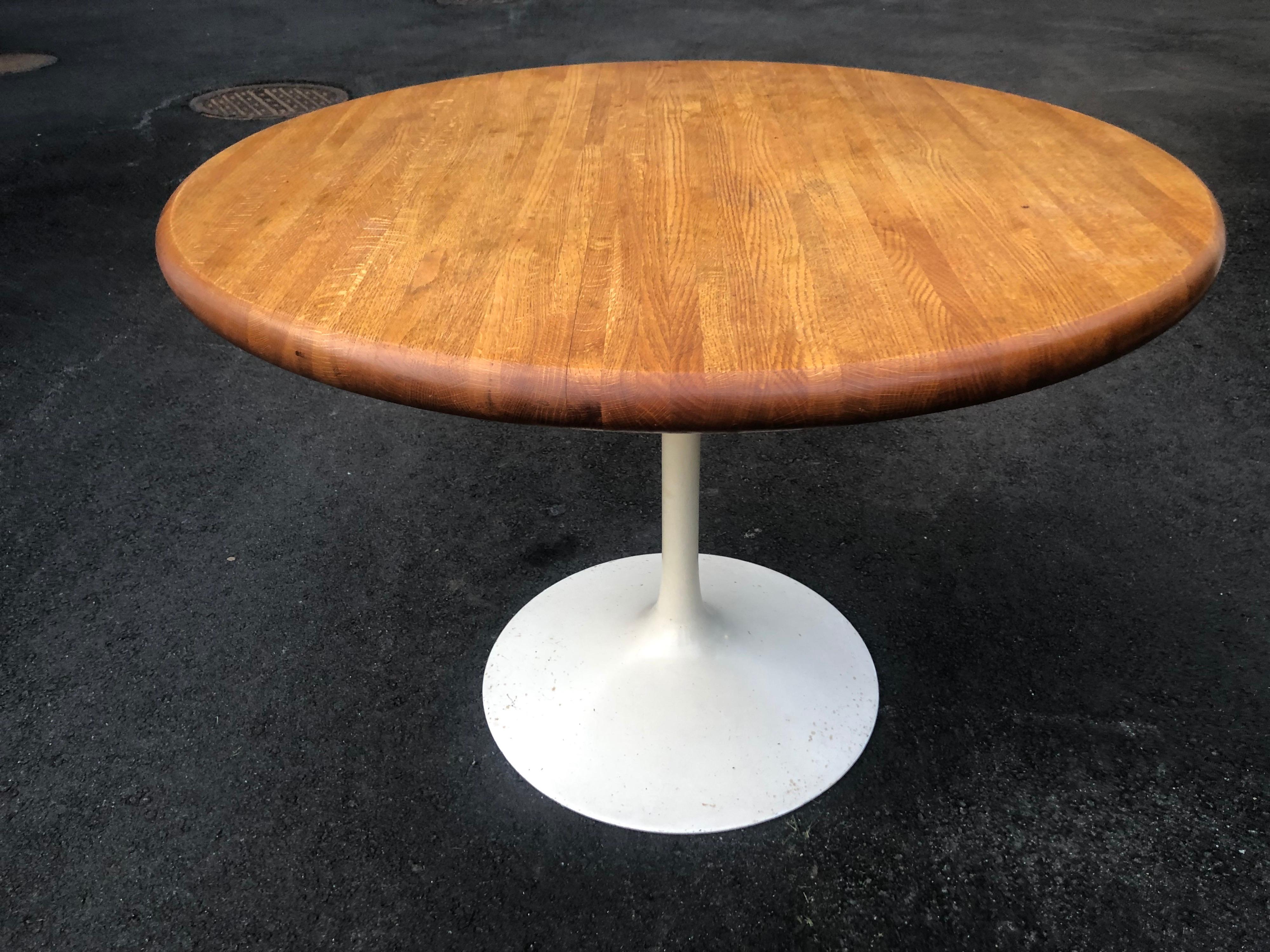 Mid-Century Modern Saarinen Tulip Table 3