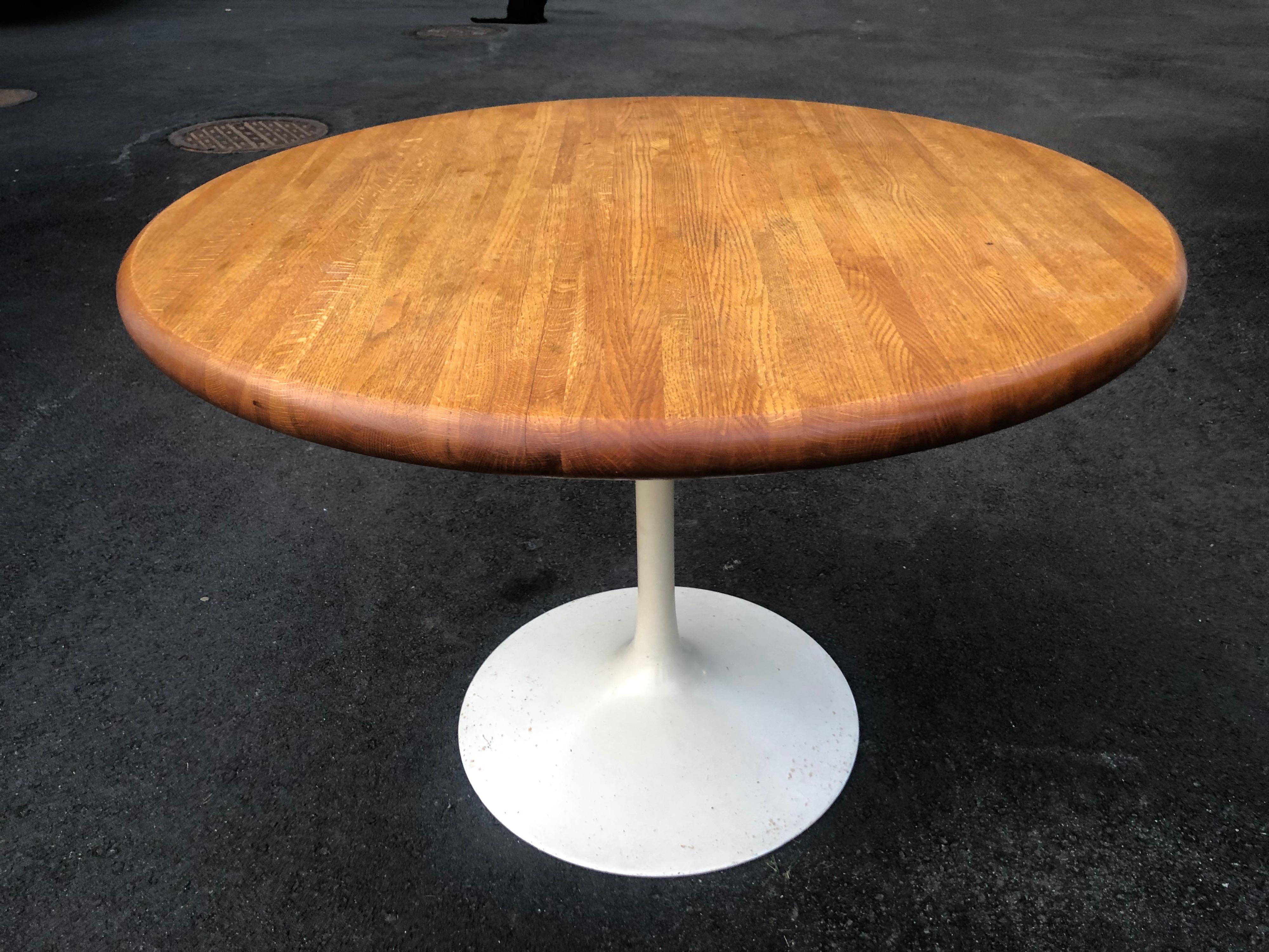 Mid-Century Modern Saarinen Tulip Table 4