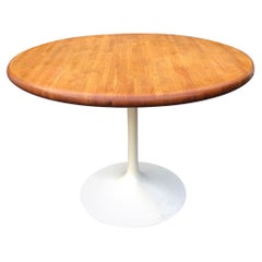 Mid-Century Modern Saarinen Tulip Table