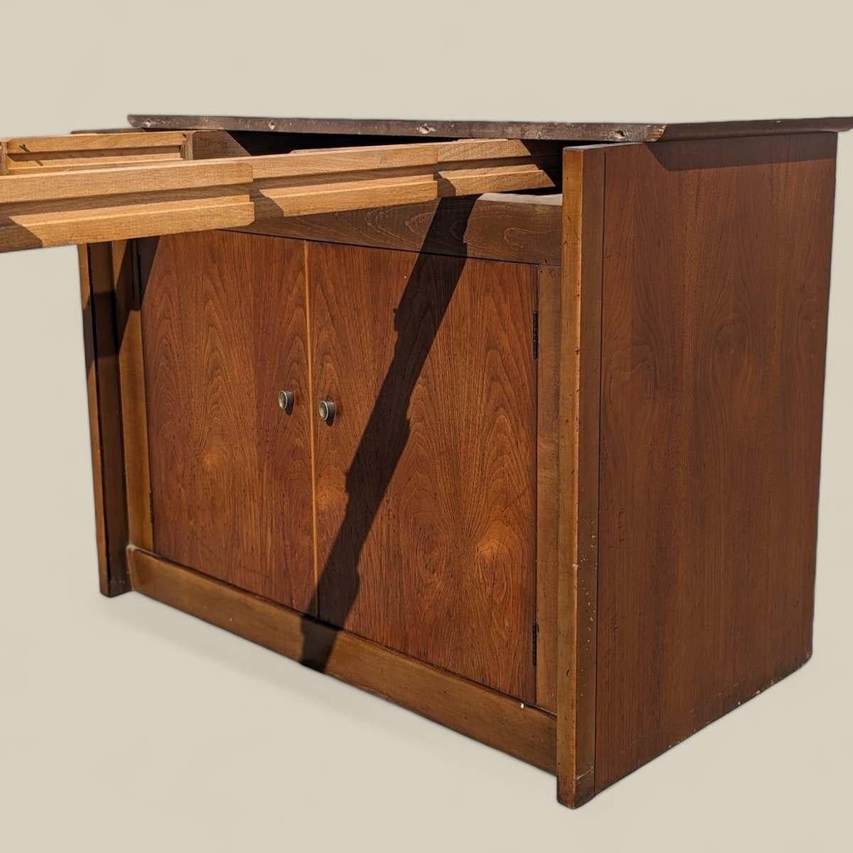 Mueble Saginaw Moderno de Mitad de Siglo Mesa de Comedor Convertible Extendomatic Cabina en venta 3