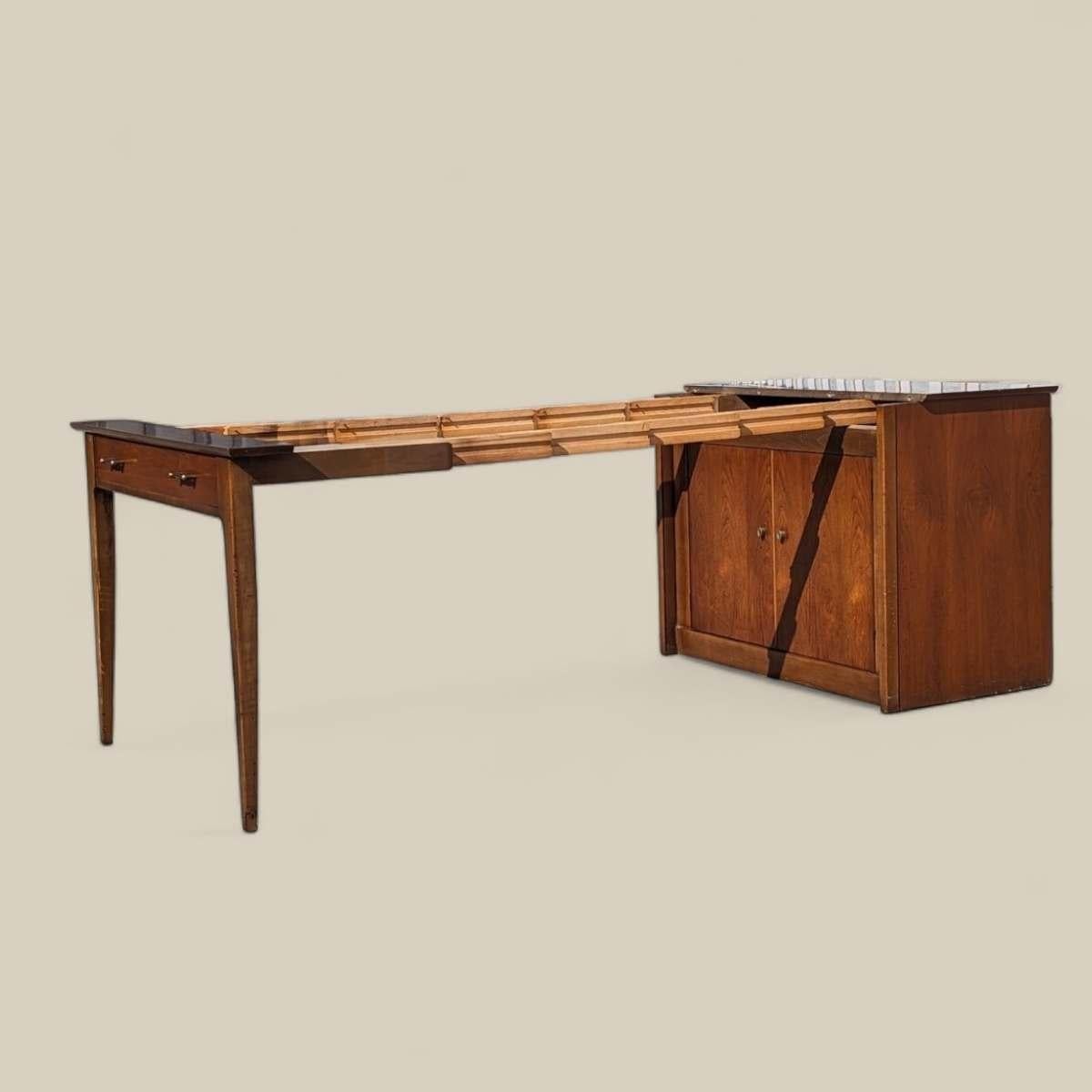 Mueble Saginaw Moderno de Mitad de Siglo Mesa de Comedor Convertible Extendomatic Cabina en Bueno estado para la venta en Rancho Cucamonga, CA