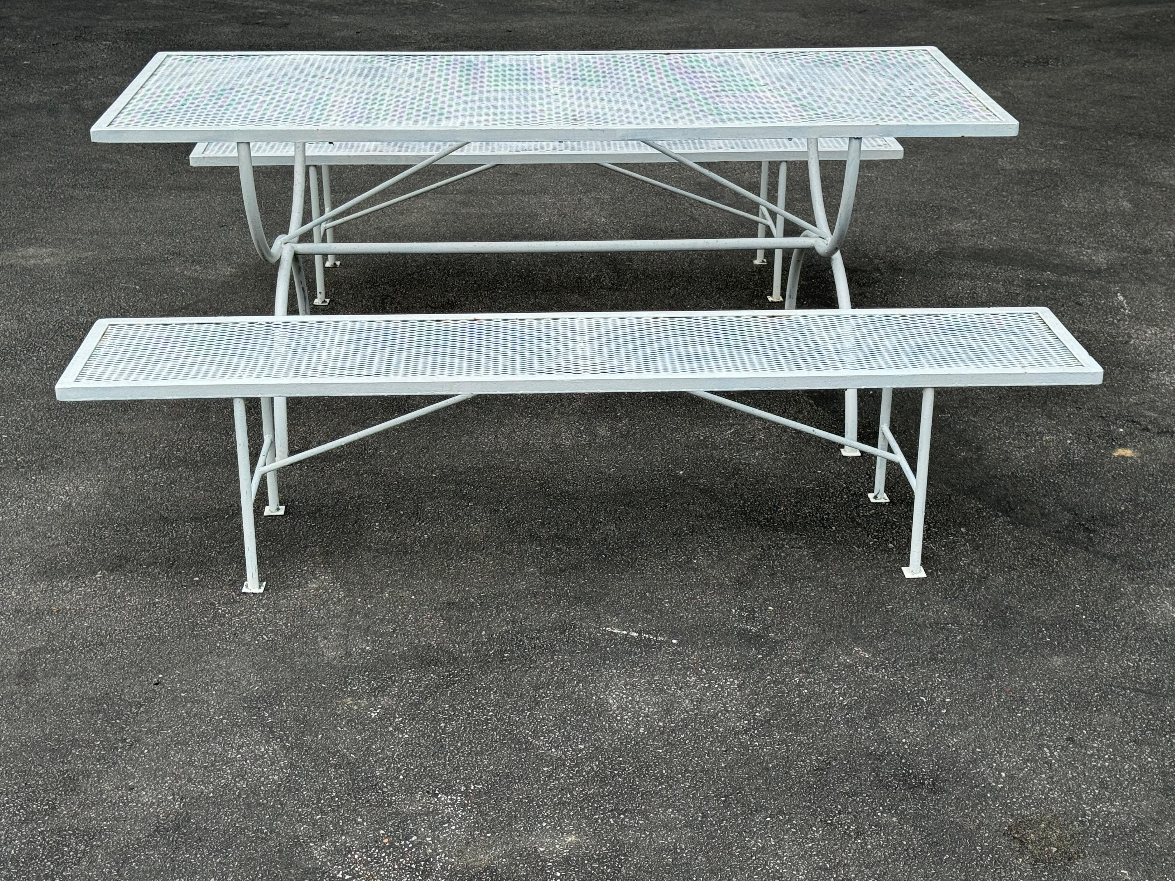 Fer forgé The Moderns Modern Salterini Era White Picnic Bench Table or Patio Dining Set en vente