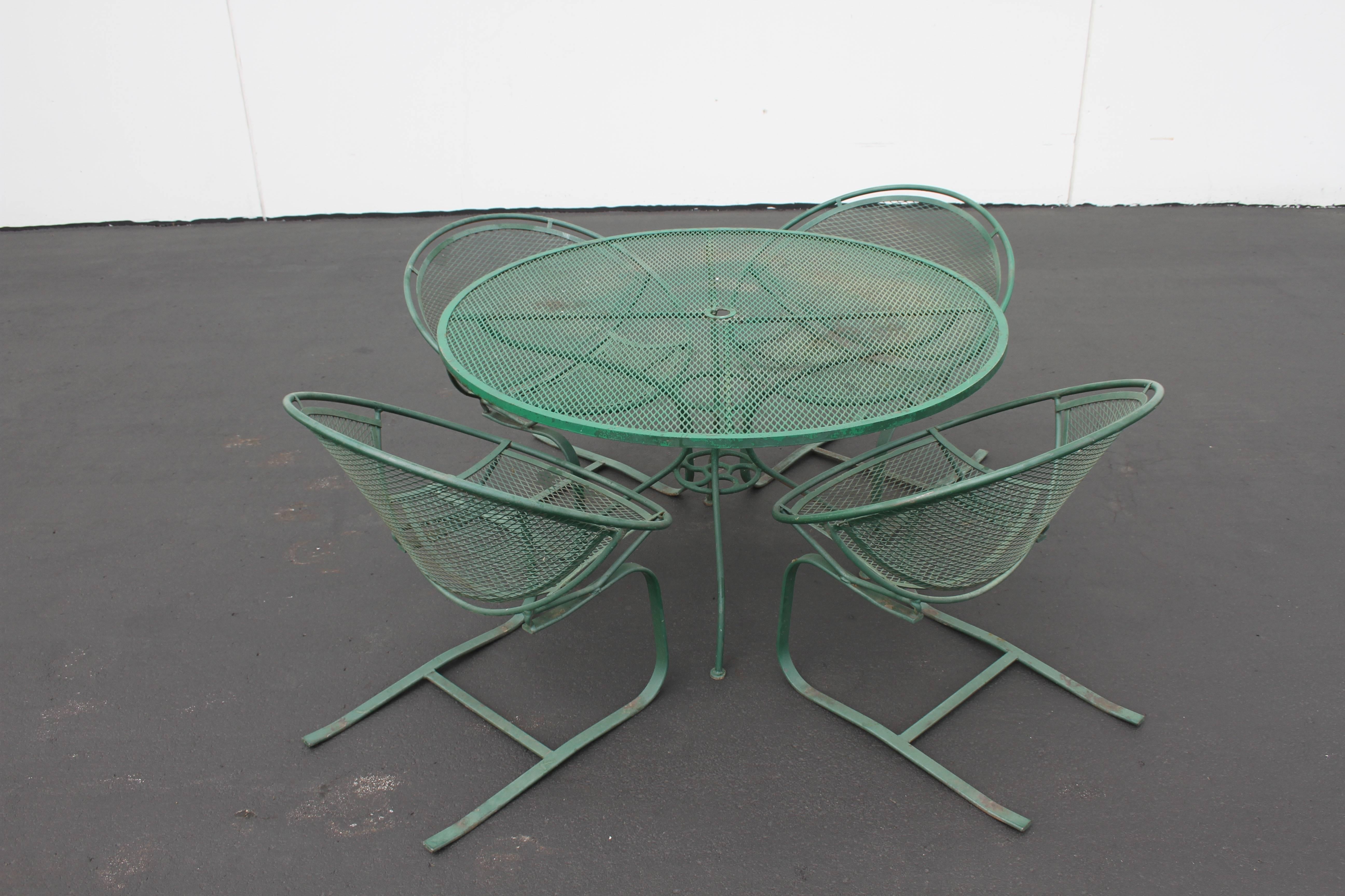 Wrought Iron Mid-Century Modern Salterini Patio Set Table with Four Radar Chairs