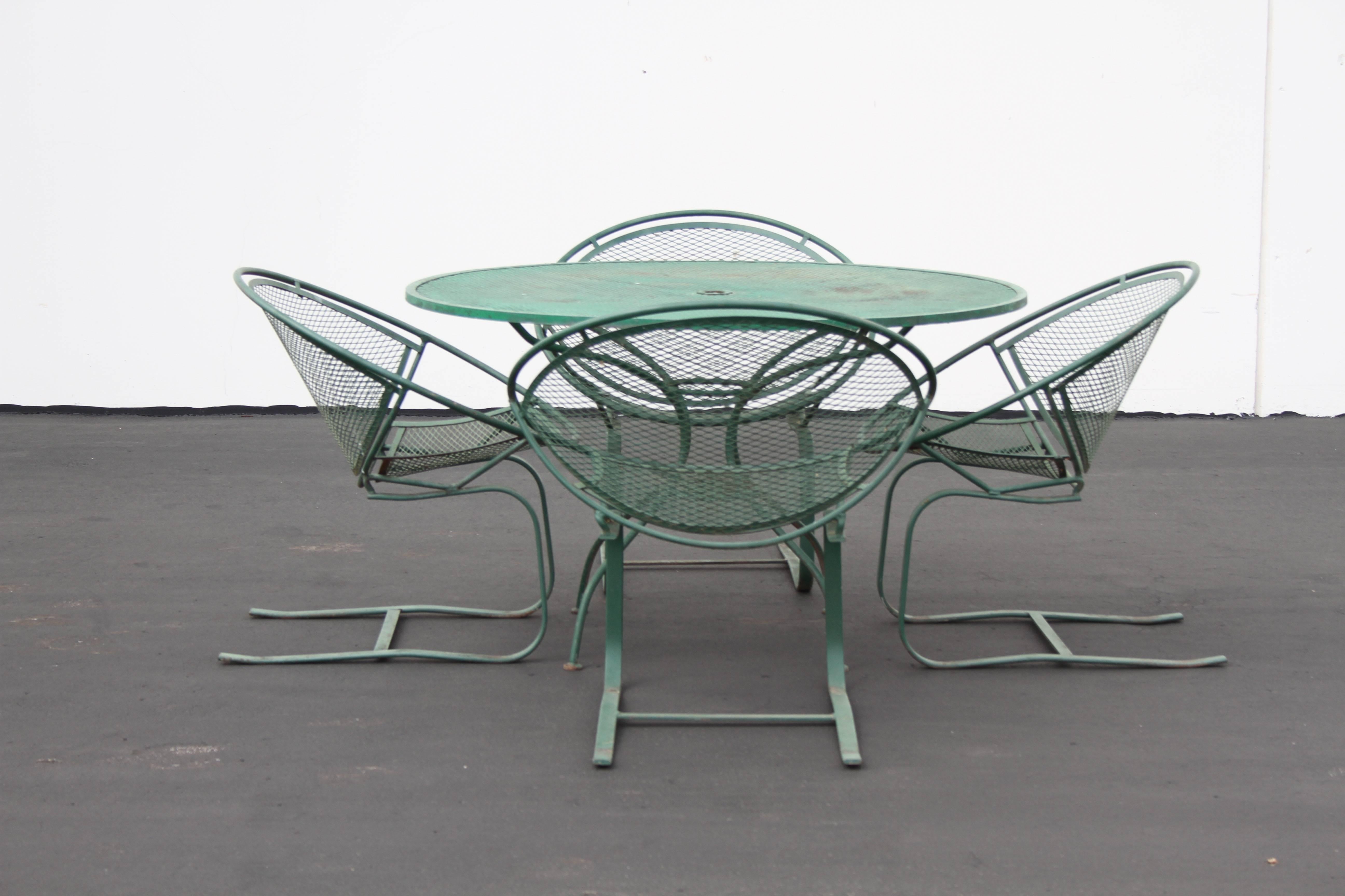 American Mid-Century Modern Salterini Patio Set Table with Four Radar Chairs