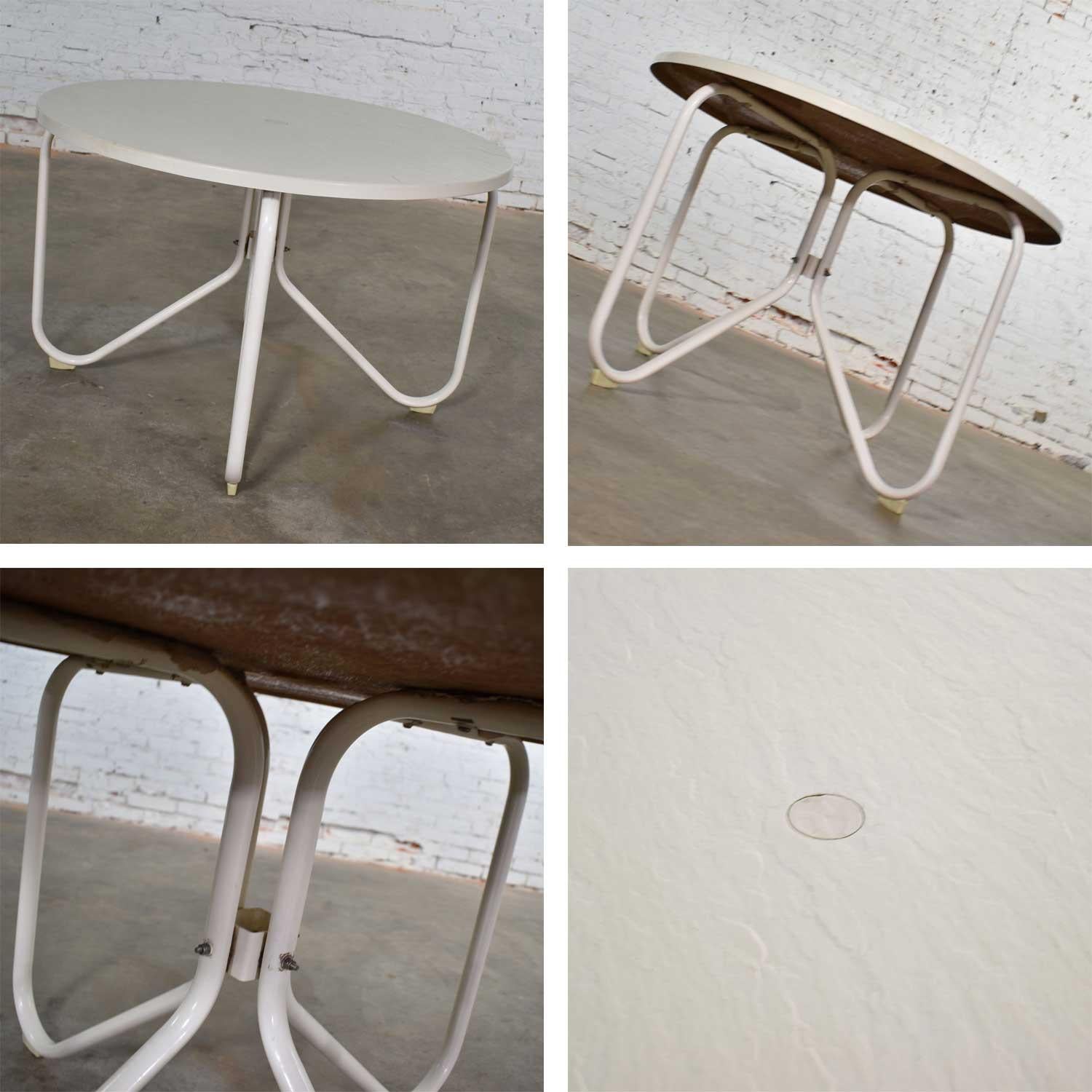 20th Century Mid-Century Modern Samsonite Round Patio Dining Table and 4 Folding Sling Chairs