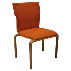 Chaise d'appoint de salle à manger empilable en bentwood orange The Moderns