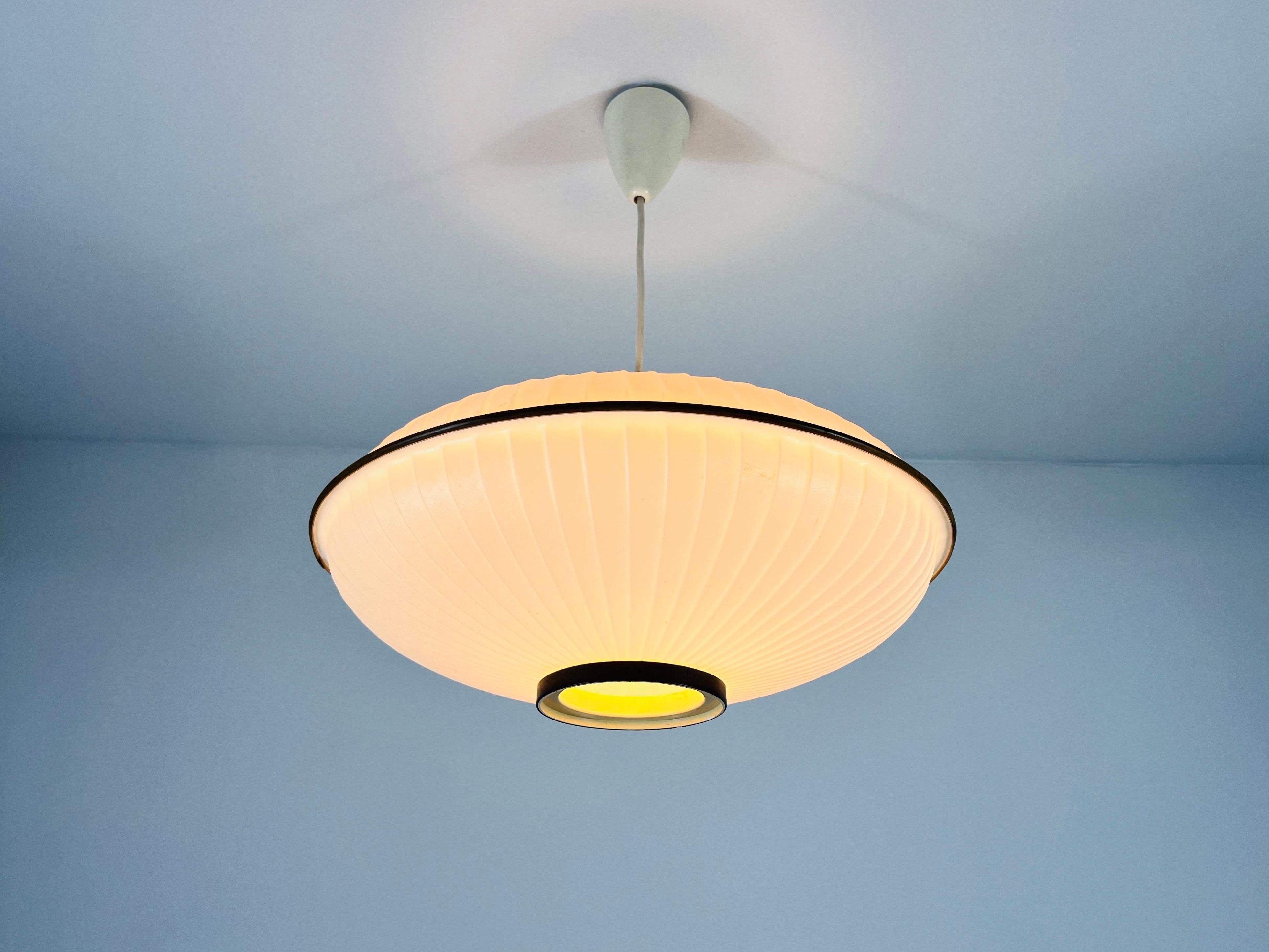 Mid-Century Modern Saucer Shape Pendant Lamp, Italy, 1960s For Sale 5