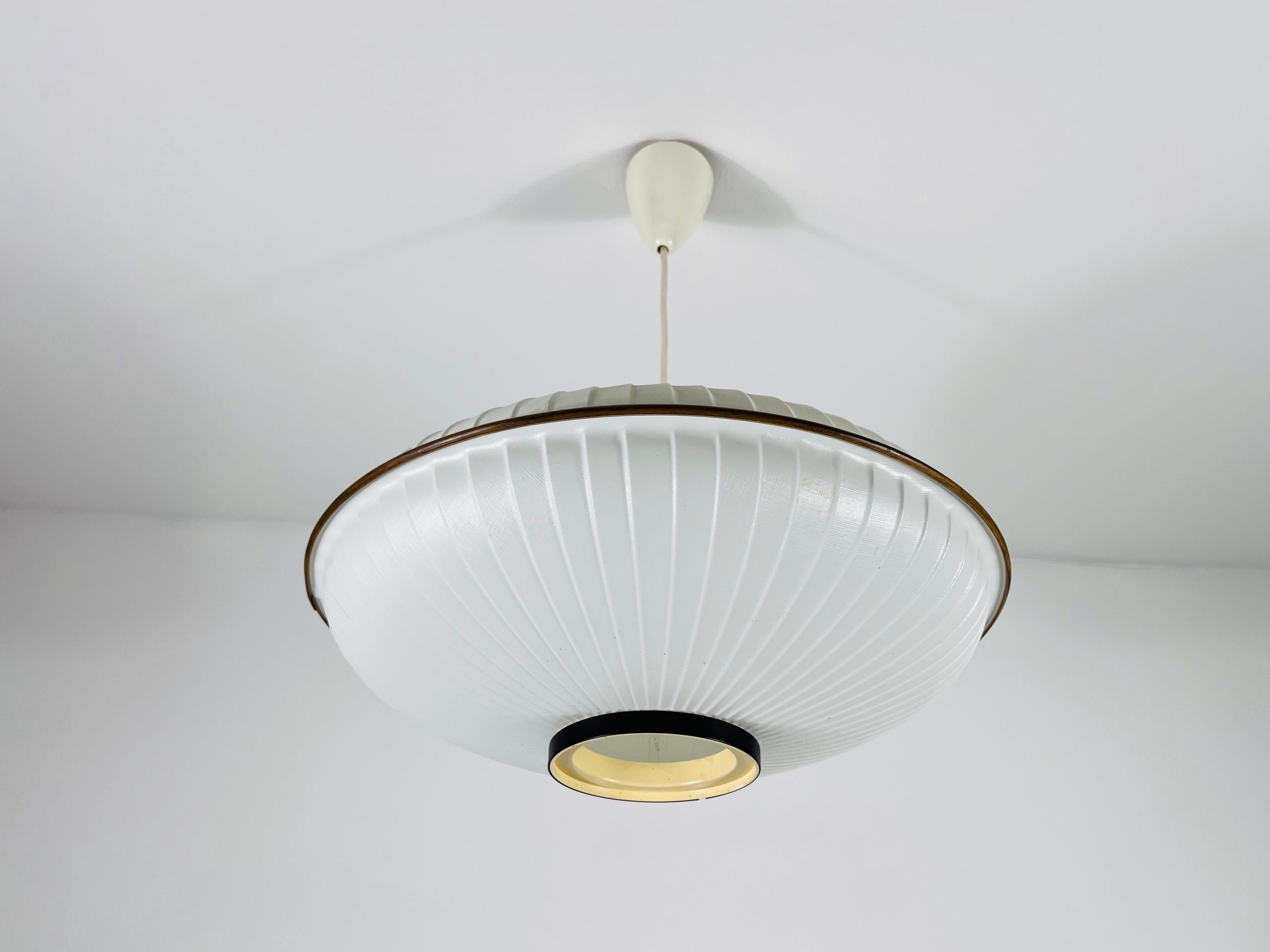 Mid-20th Century Mid-Century Modern Saucer Shape Pendant Lamp, Italy, 1960s For Sale