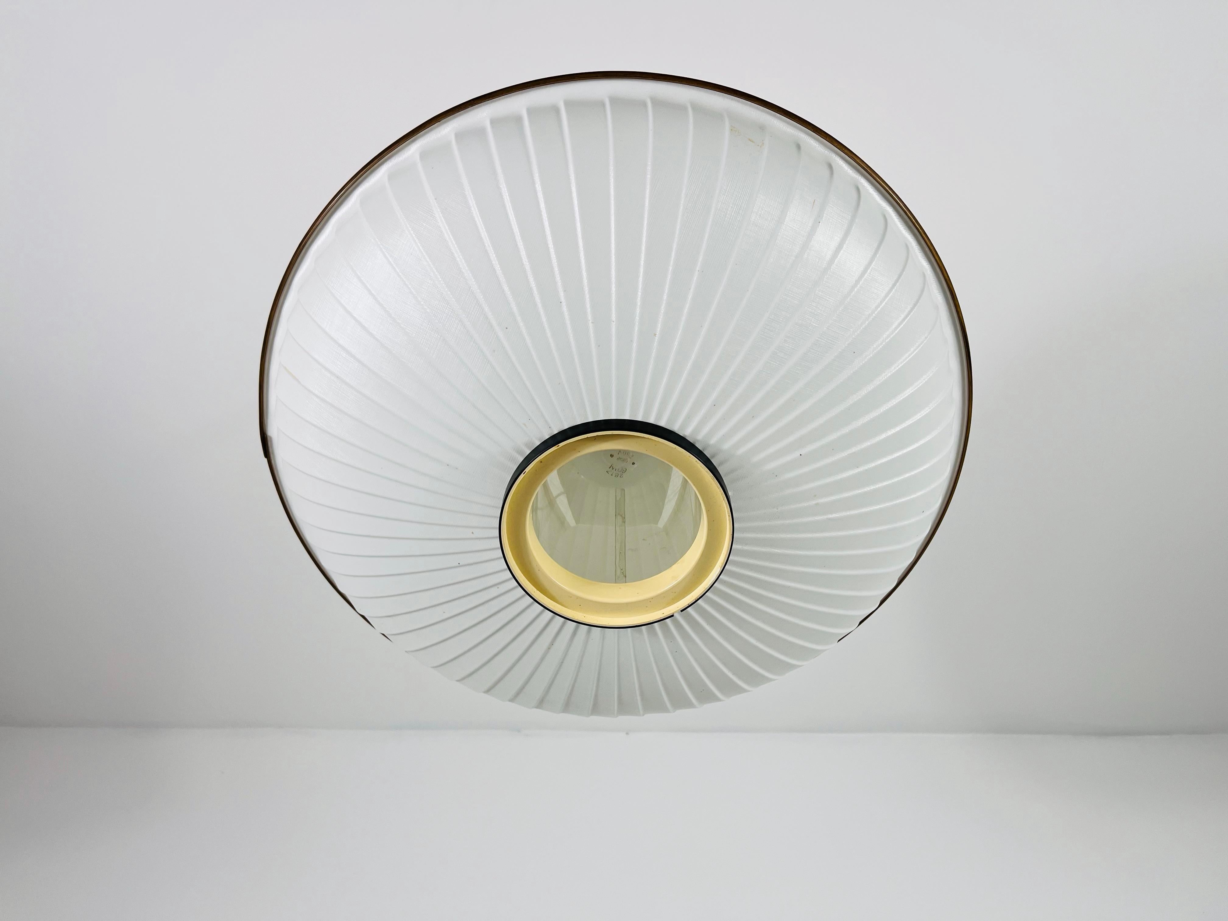 Mid-Century Modern Saucer Shape Pendant Lamp, Italy, 1960s For Sale 1