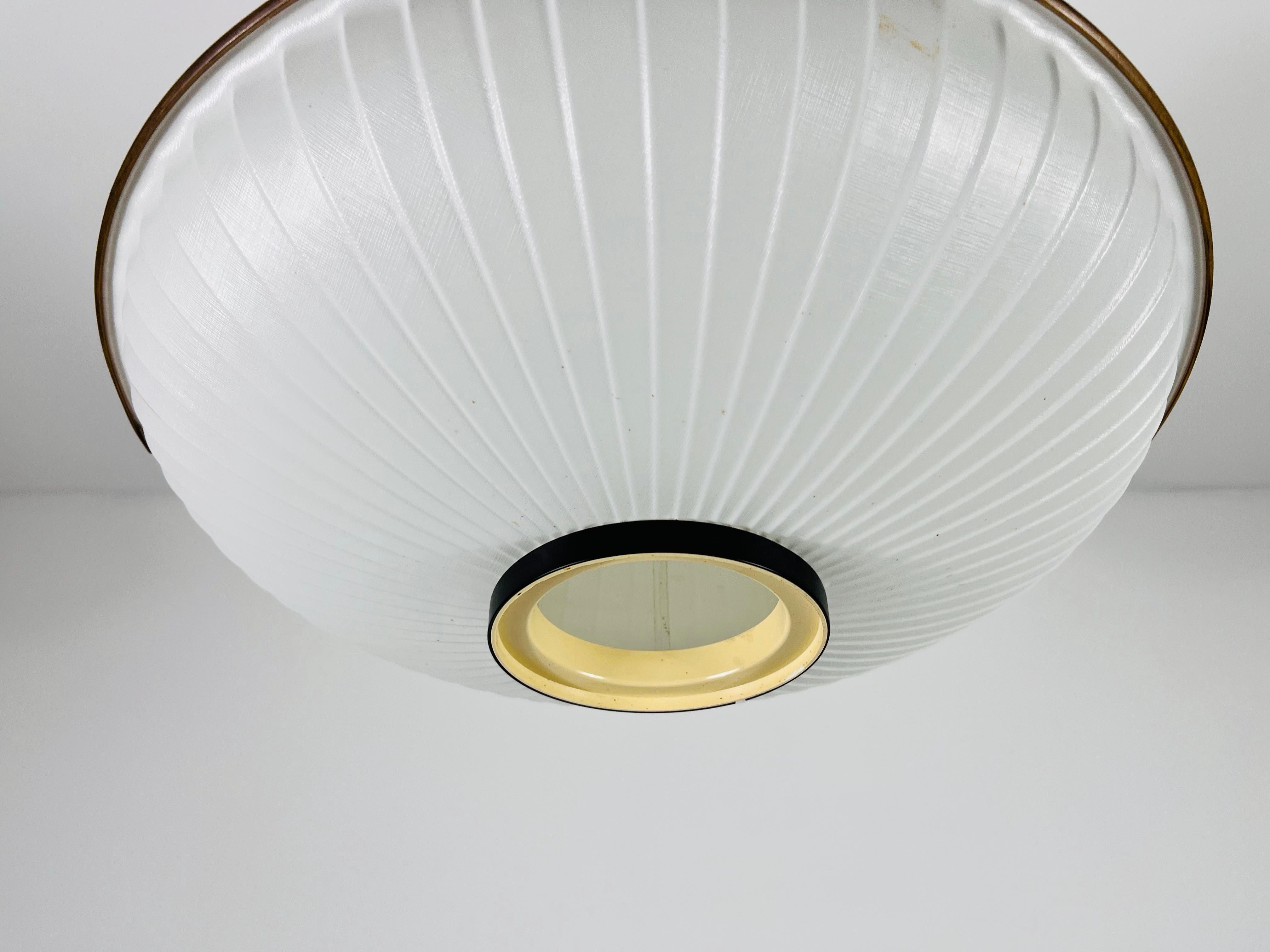 Mid-Century Modern Saucer Shape Pendant Lamp, Italy, 1960s For Sale 3
