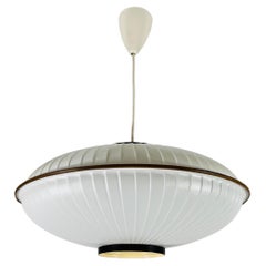 Lámpara colgante con forma de platillo de la modernidad de mediados de siglo, Italia, años 60