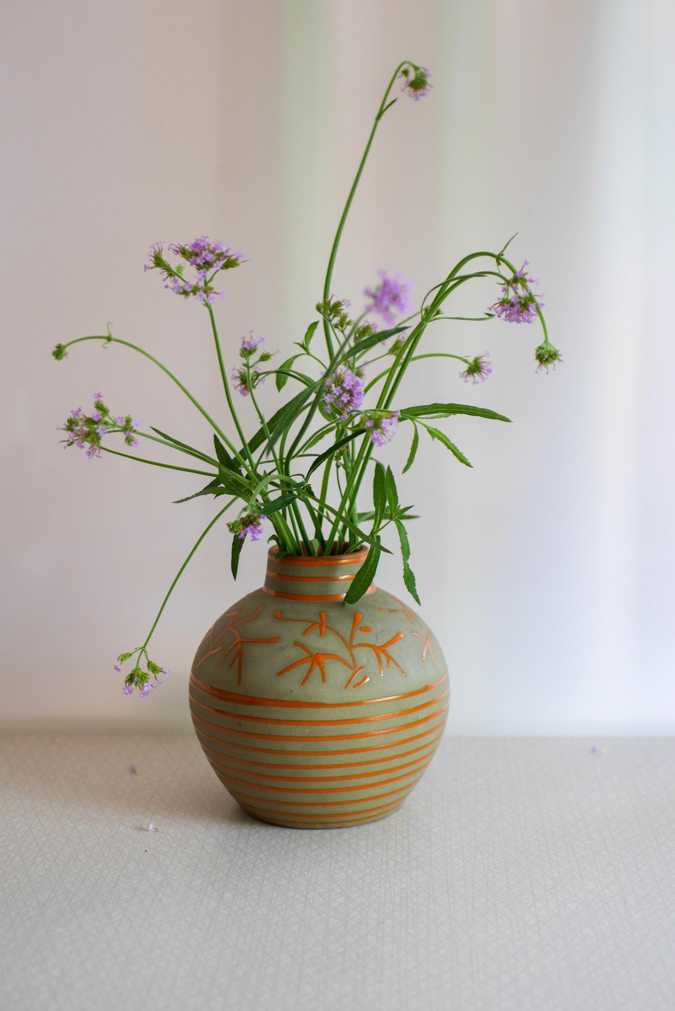 Mid-century modern Scandinavian 1940s art pottery vase, Nittsjö Sweden For Sale 3