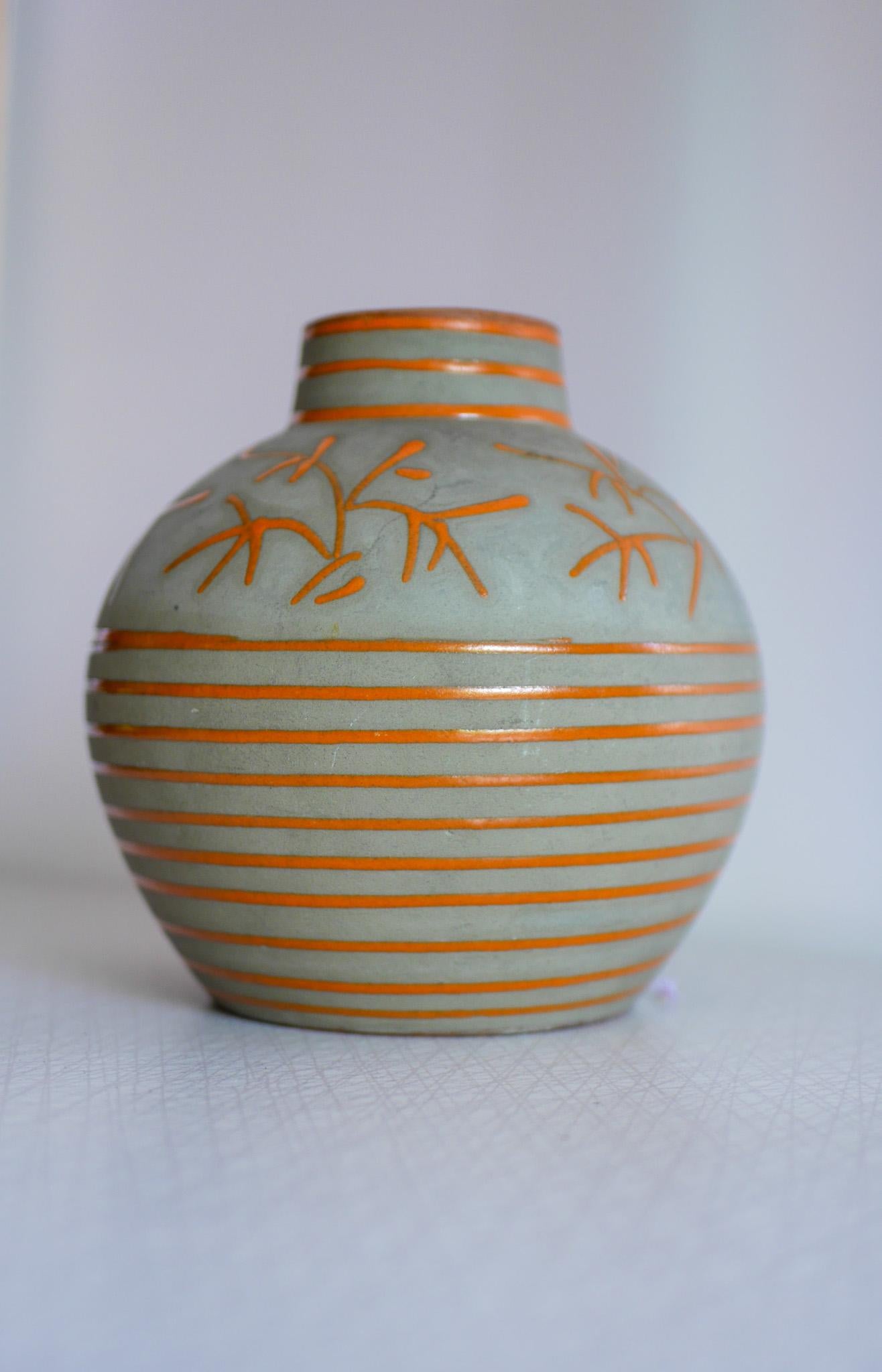 Mid-Century Modern Mid-century modern Scandinavian 1940s art pottery vase, Nittsjö Sweden For Sale